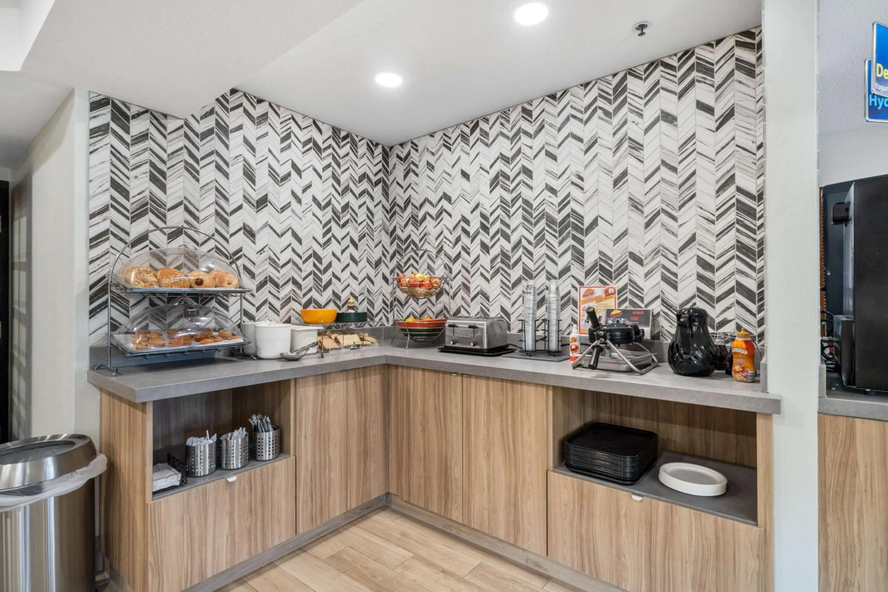 Restaurant/places to eat in Best Western Lake Oswego Hotel & Suites