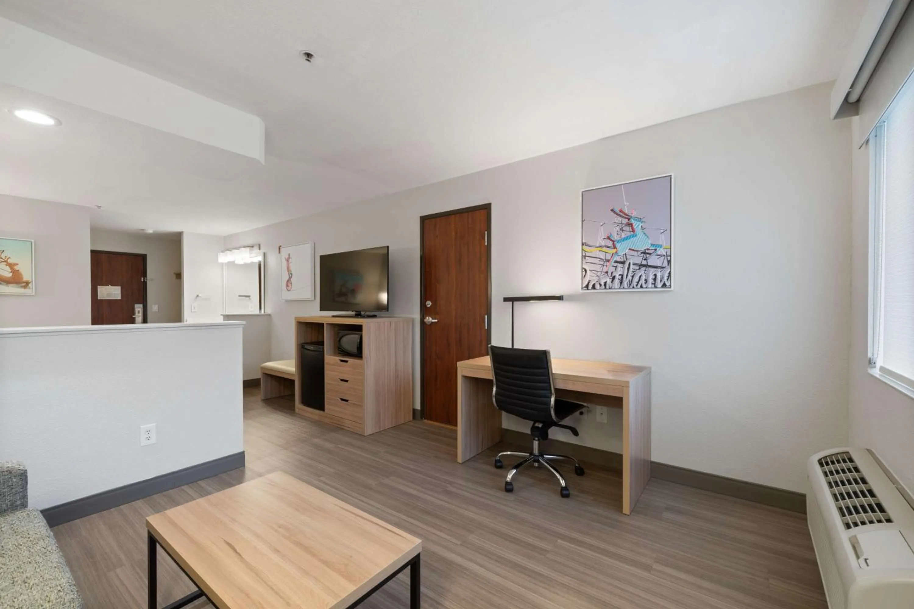 Bedroom in Best Western Lake Oswego Hotel & Suites