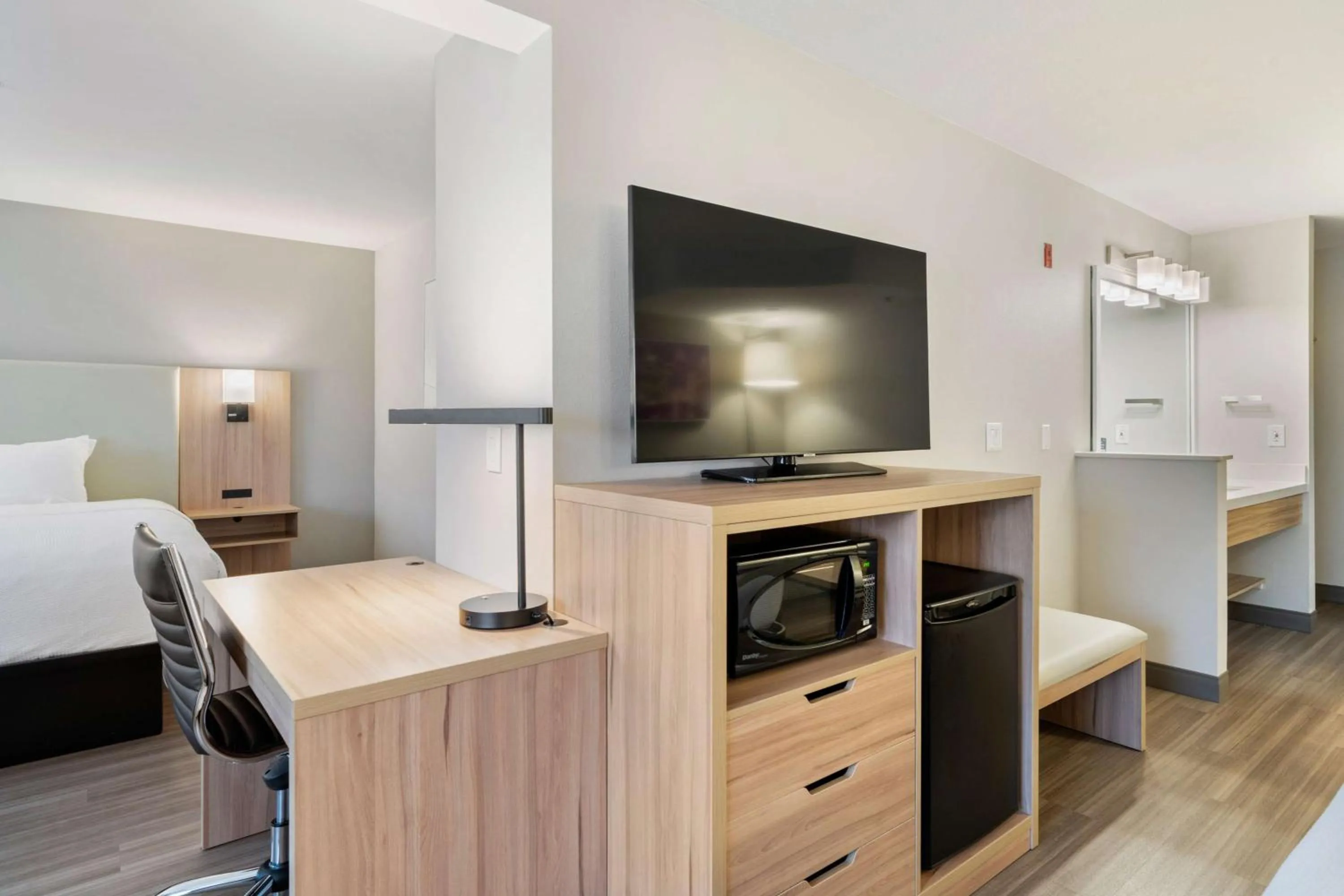 Bedroom, Bed in Best Western Lake Oswego Hotel & Suites