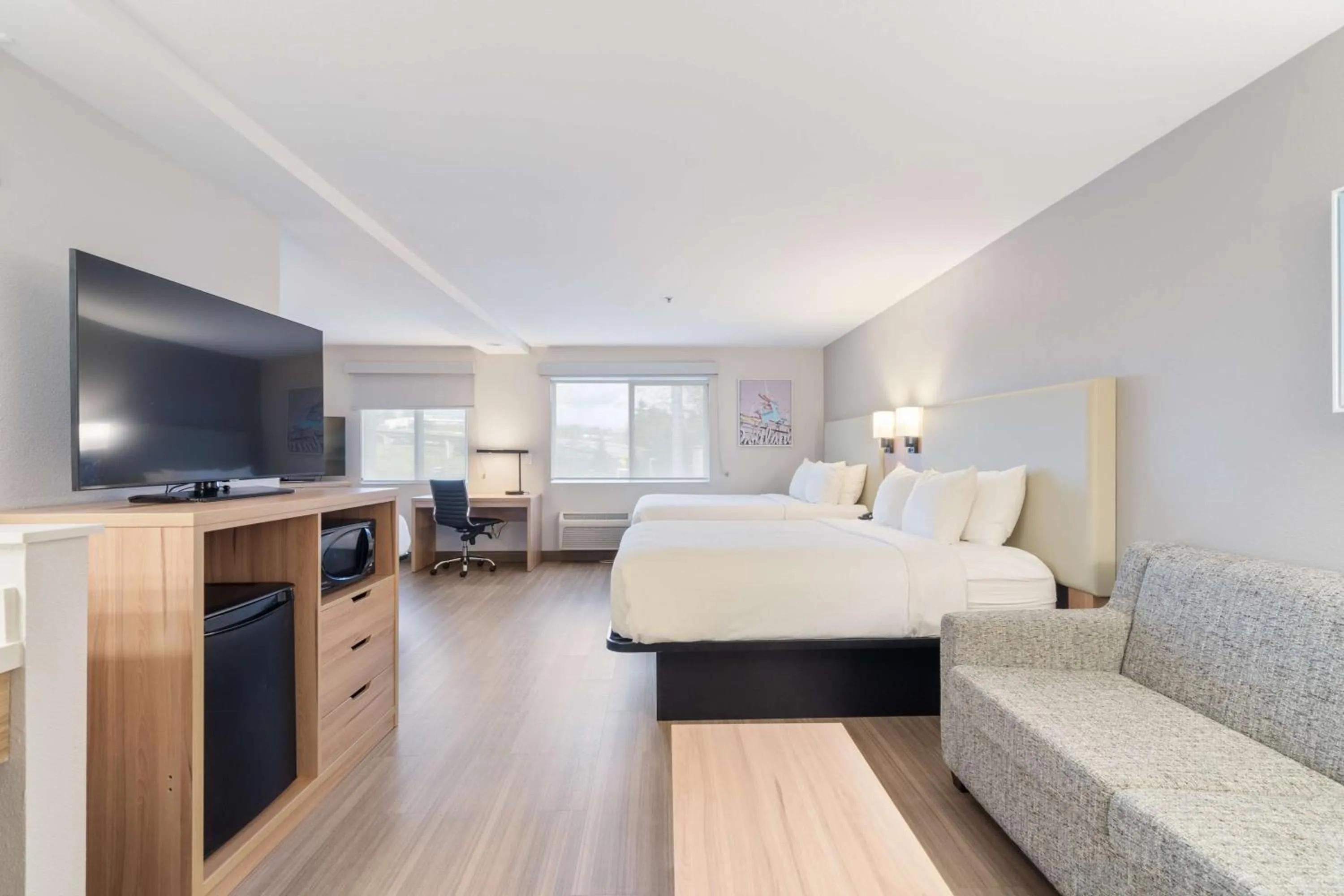 Bedroom in Best Western Lake Oswego Hotel & Suites