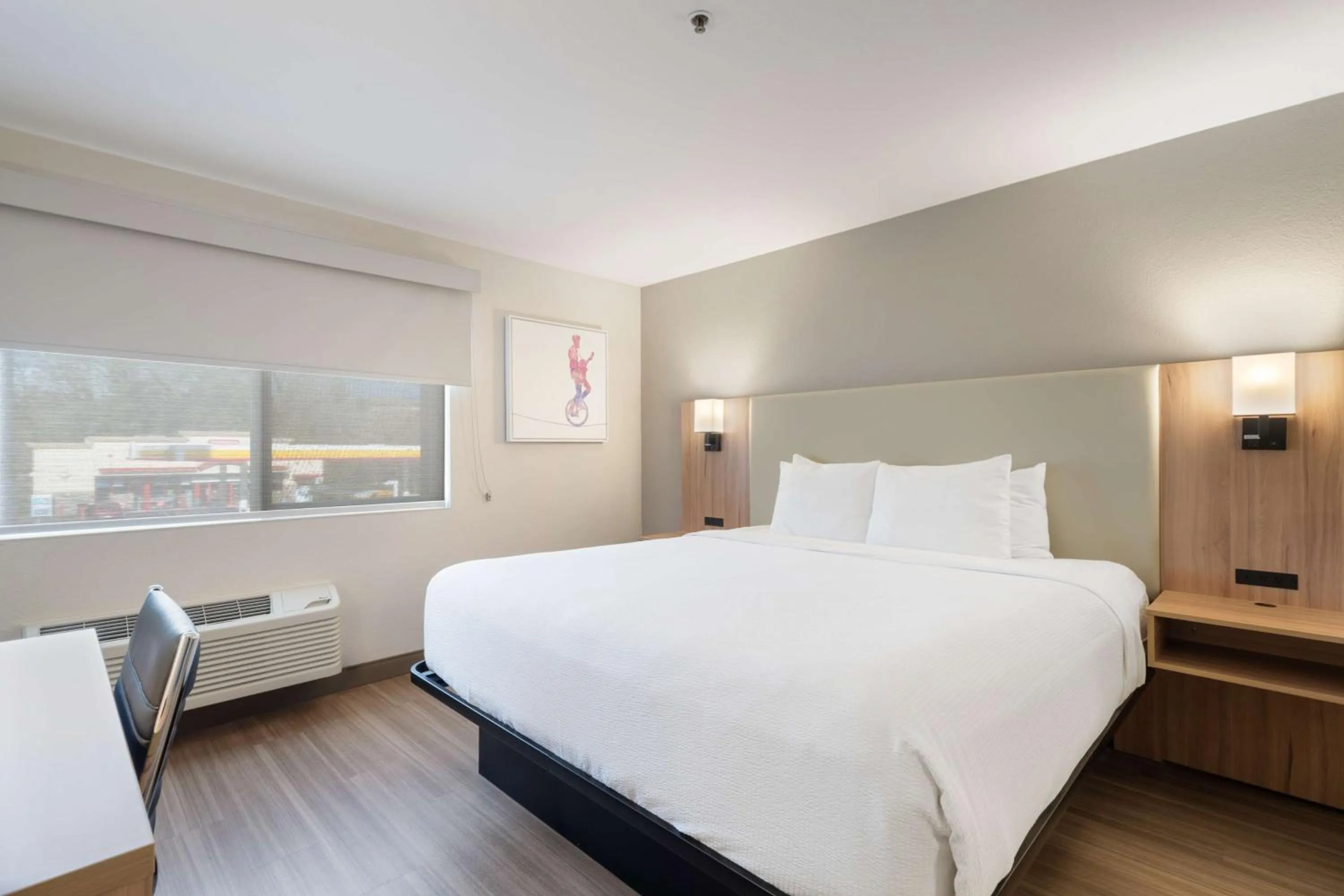 Bedroom, Bed in Best Western Lake Oswego Hotel & Suites