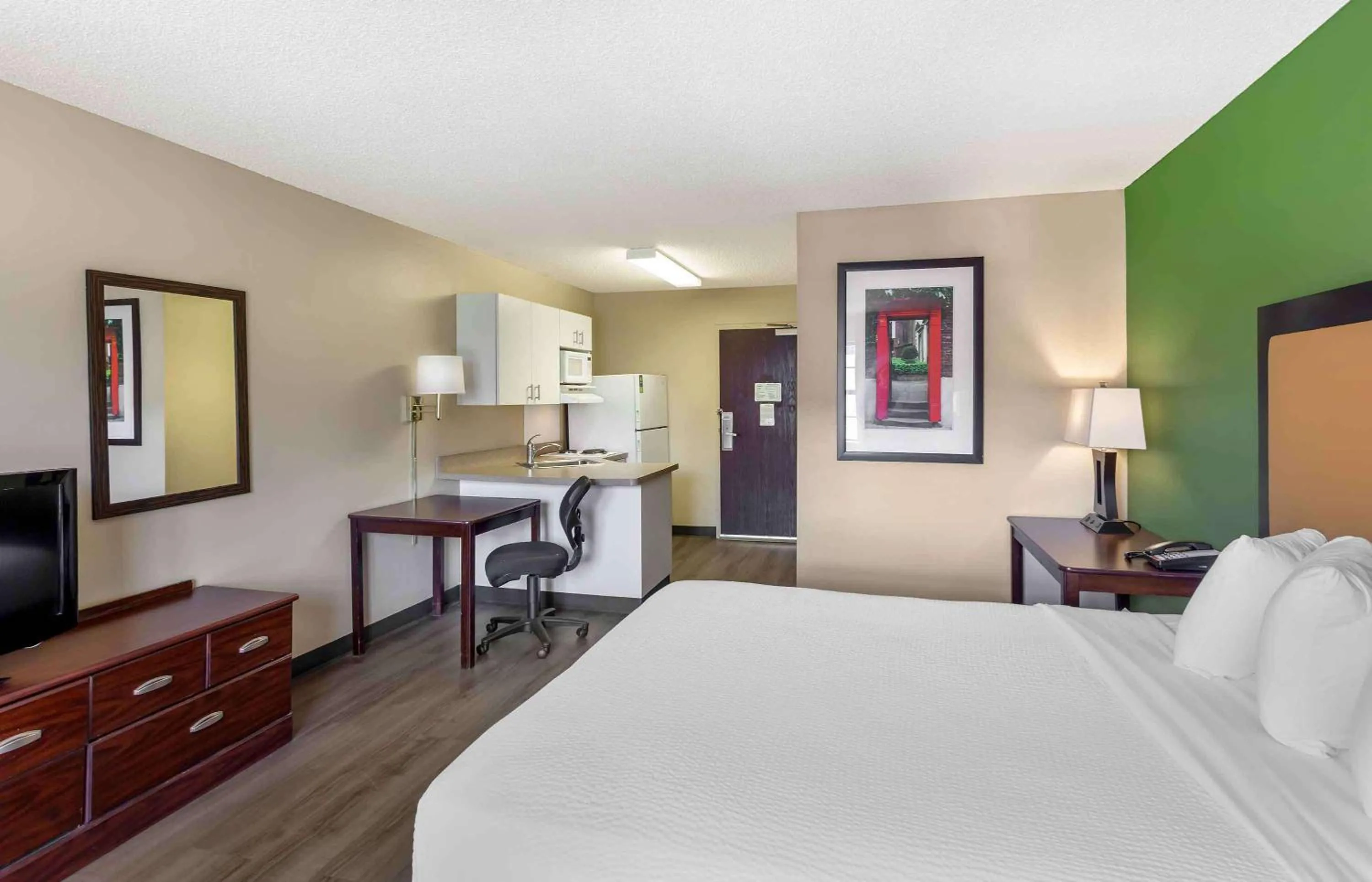 Bedroom, Bed in Extended Stay America Select Suites - Salt Lake City - Union Park