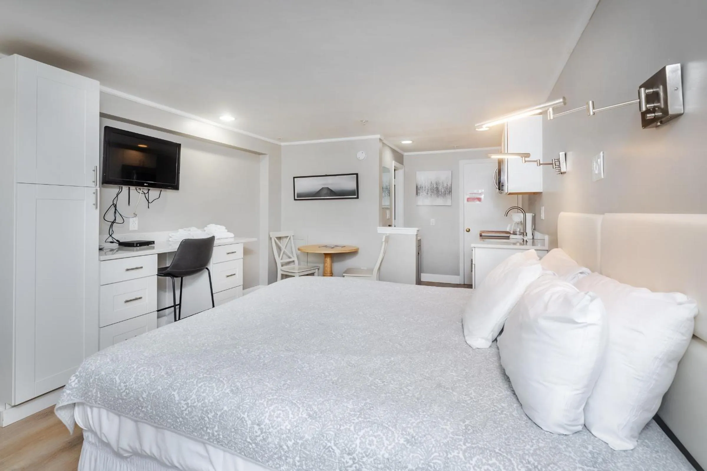 Bed in The Atlantic Motel