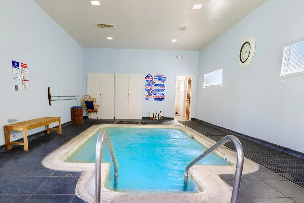 Hot Tub in Lido Palms Resort and Spa