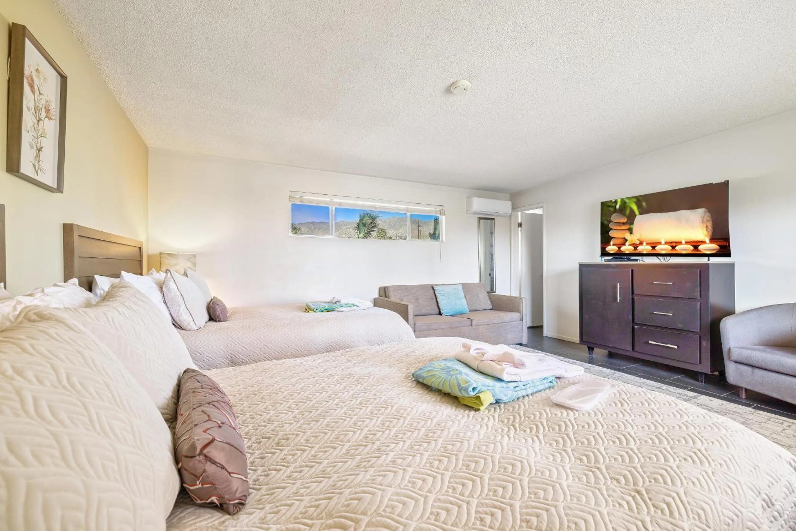 Bedroom, Bed in Lido Palms Resort and Spa