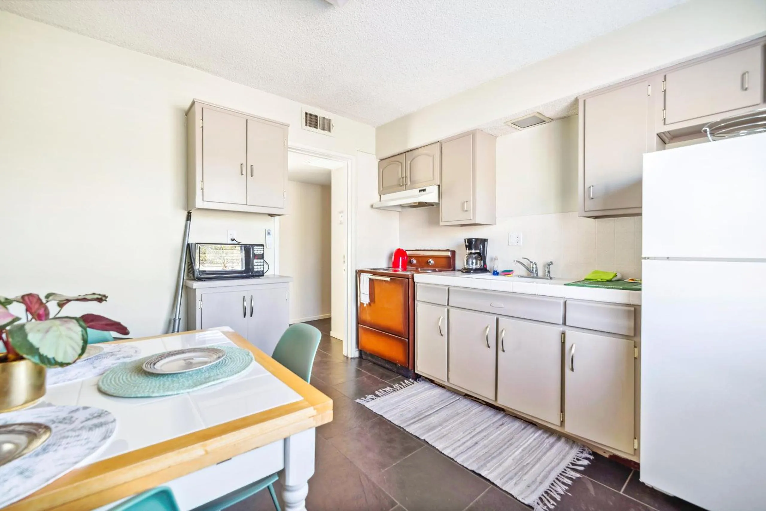 Kitchen or kitchenette in Lido Palms Resort and Spa