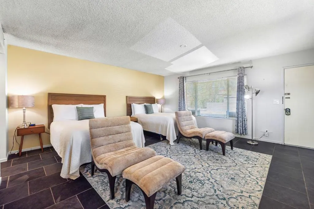 Bedroom, Bed in Lido Palms Resort and Spa