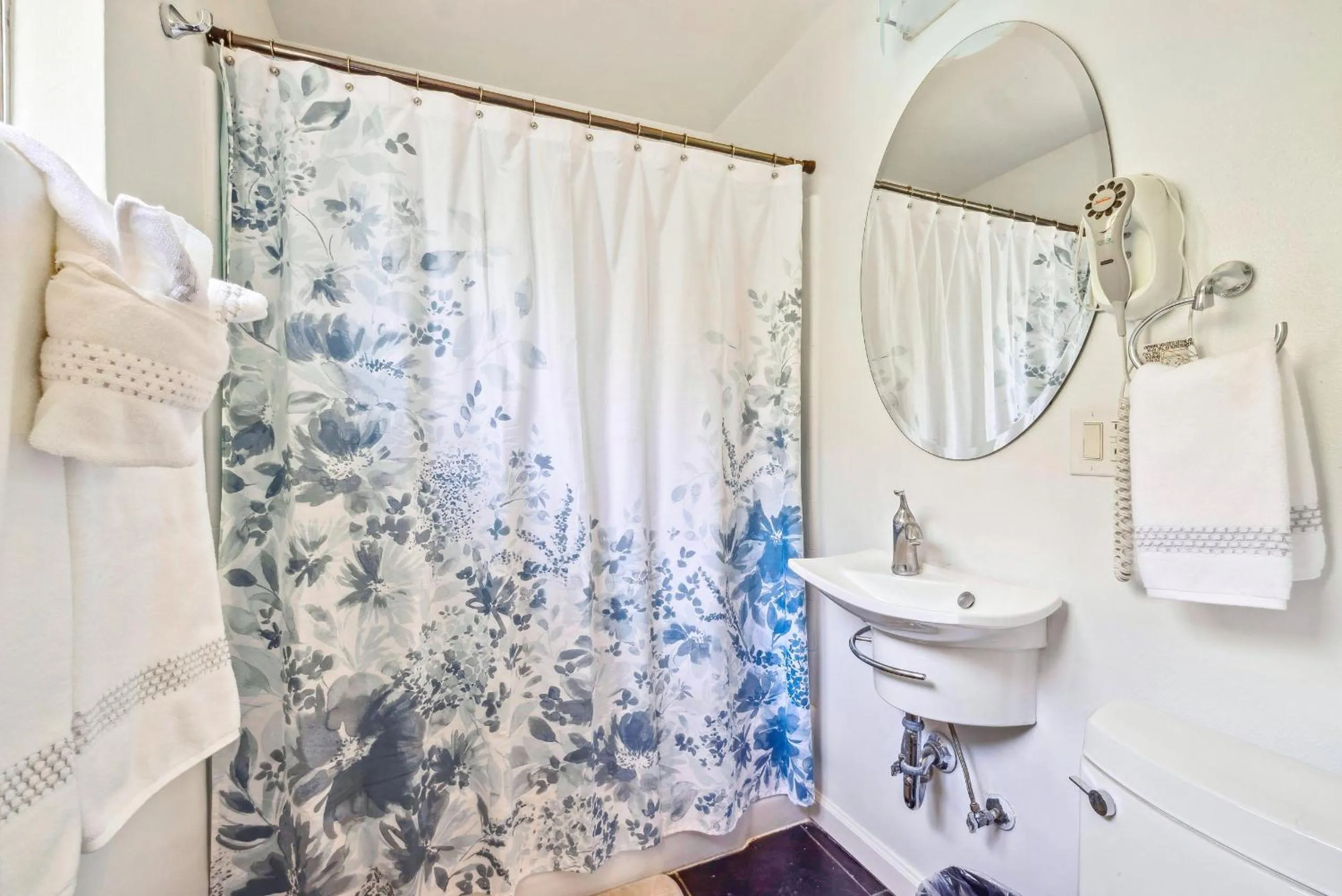 Bathroom in Lido Palms Resort and Spa
