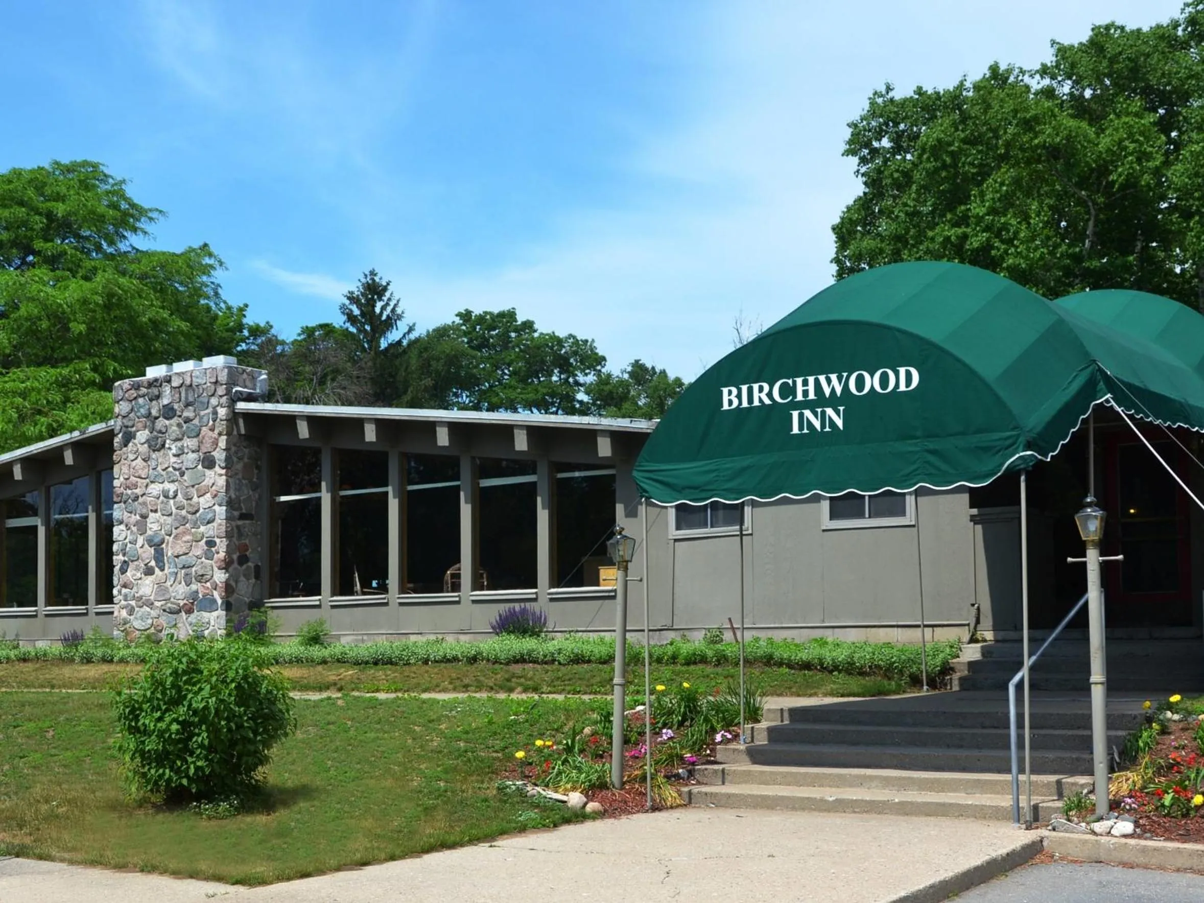 Property Building in Birchwood Inn
