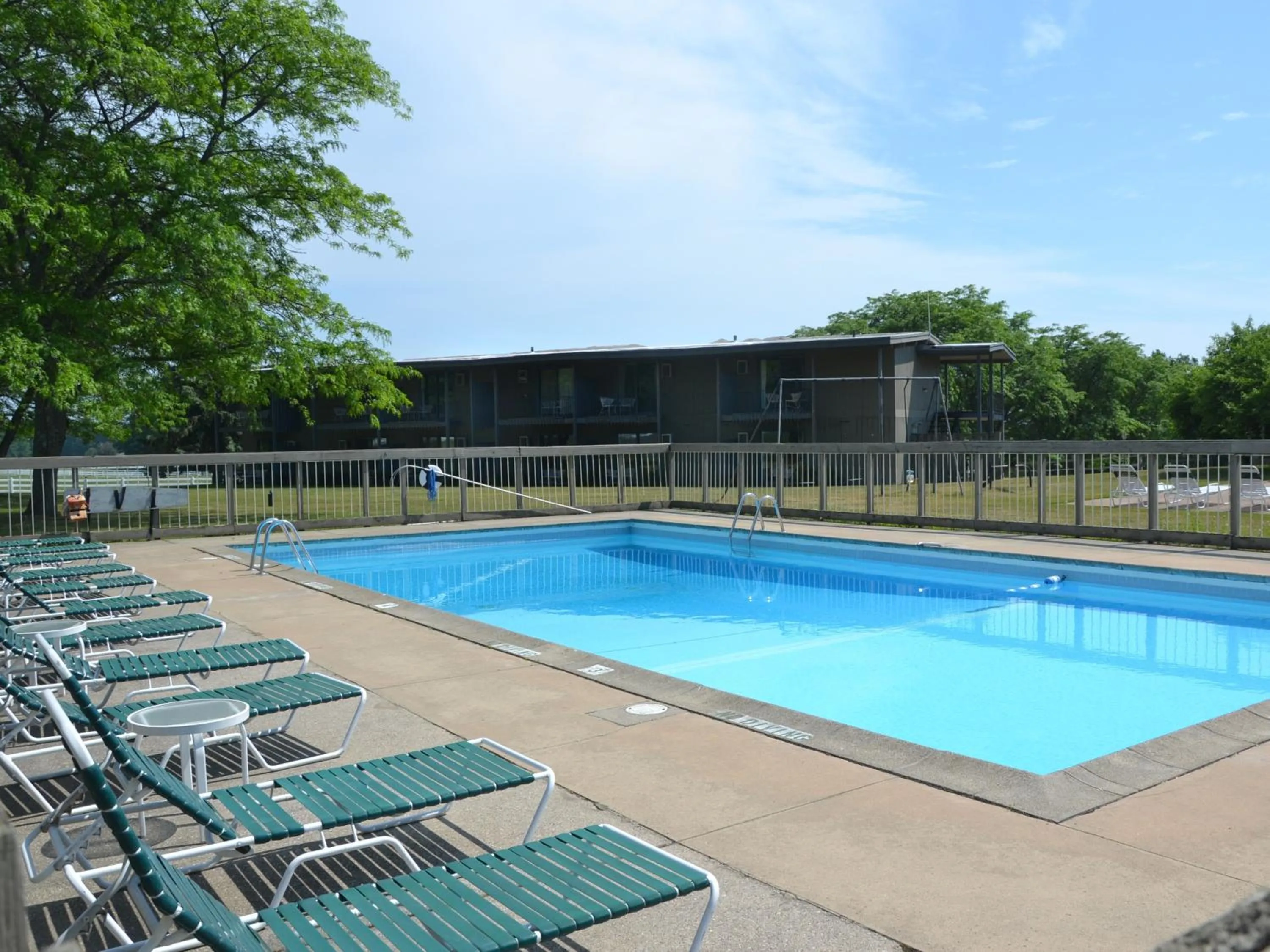 Pool view, Swimming Pool in Birchwood Inn