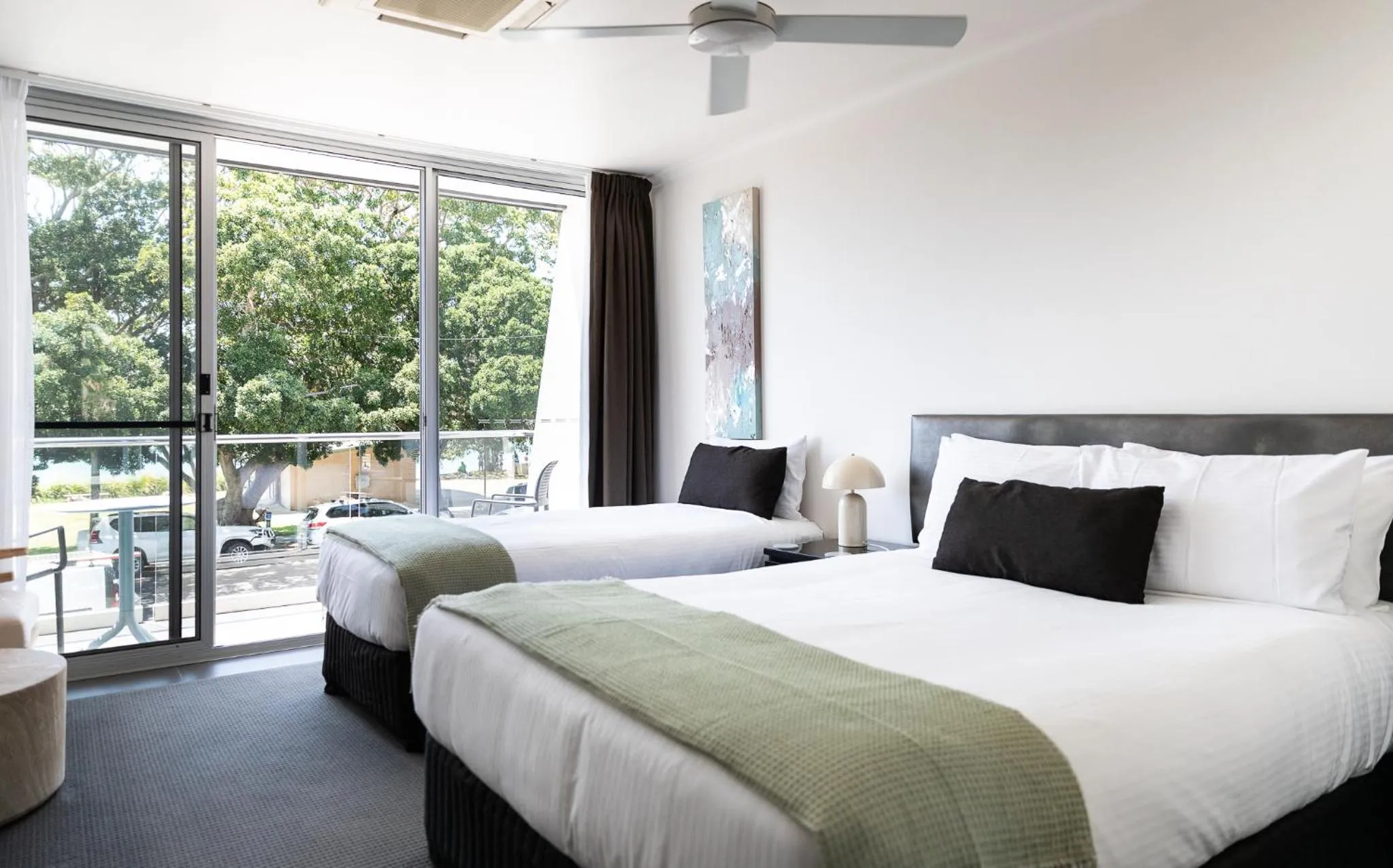 Bed in Brunswick River Inn