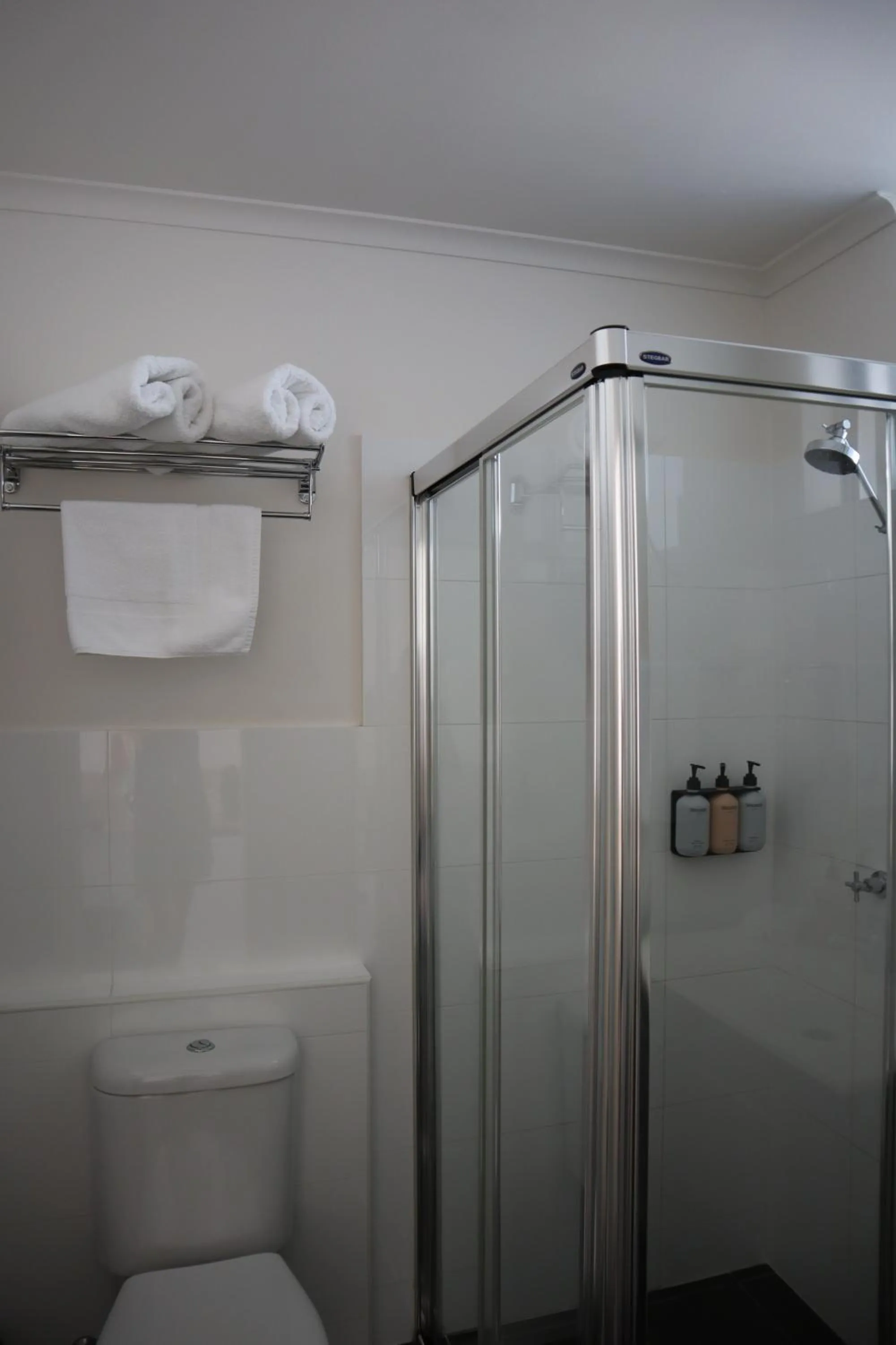 Shower in Brunswick River Inn