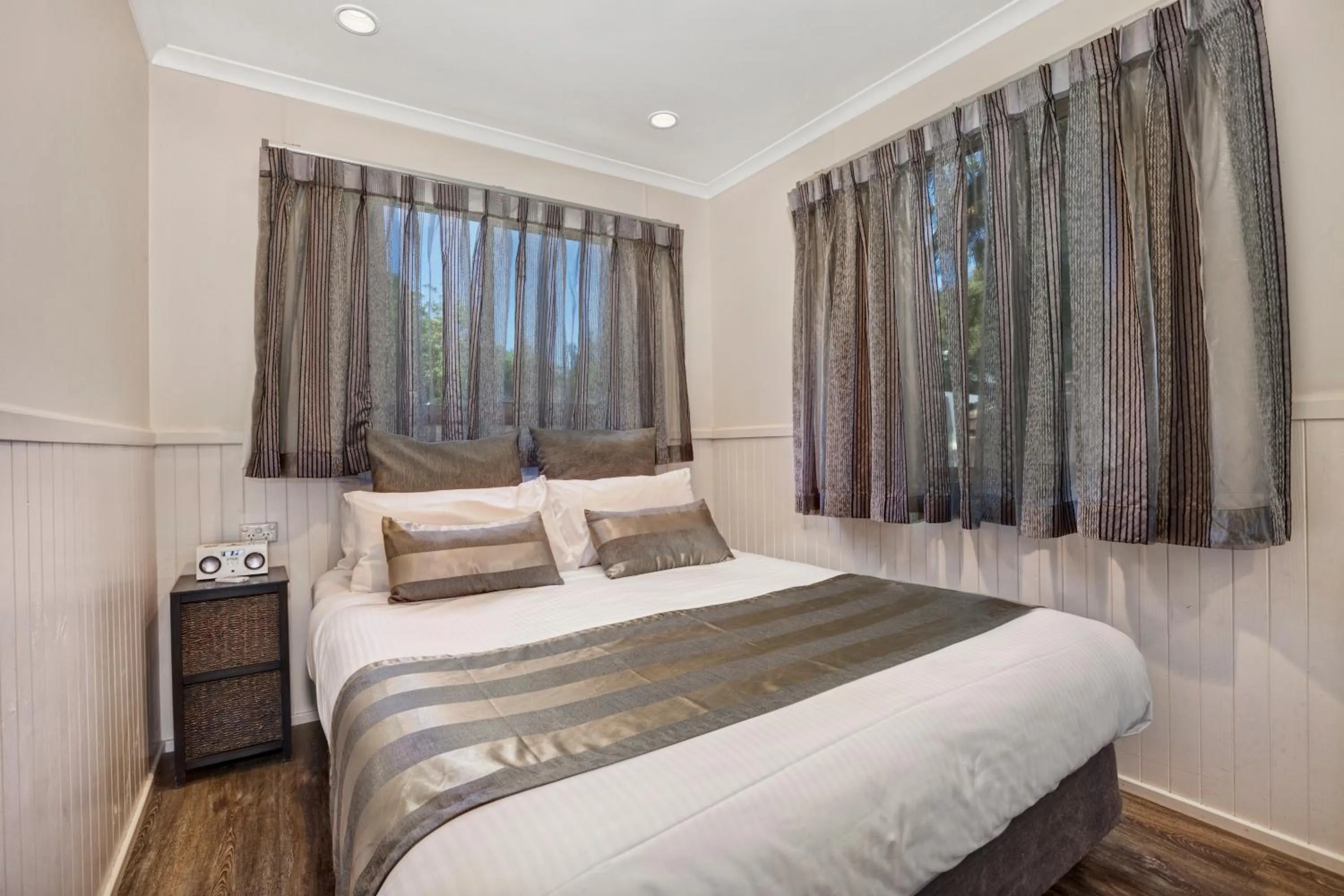 Bedroom, Bed in Seven Mile Beach Holiday Park