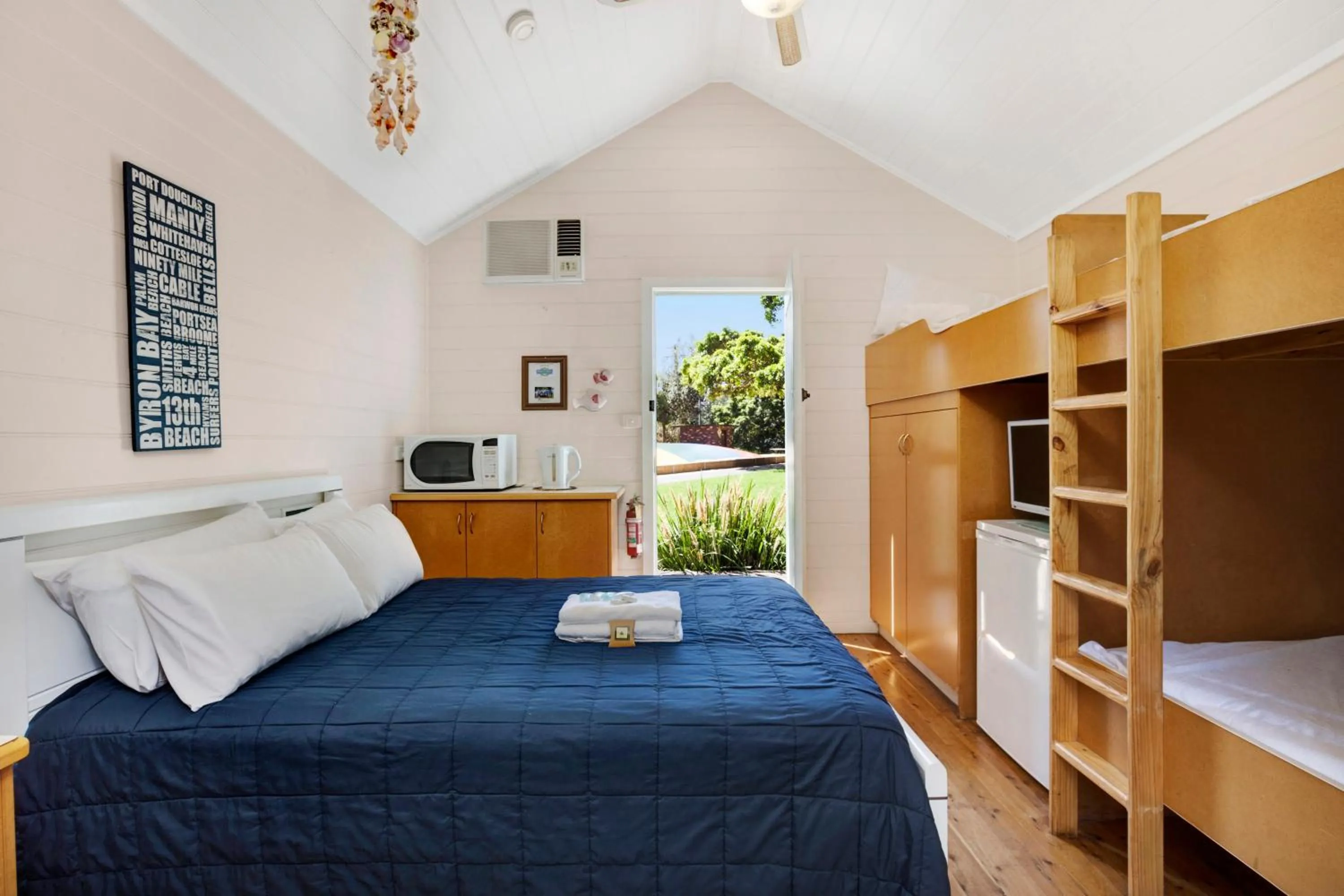 BBQ facilities, Bed in Seven Mile Beach Holiday Park