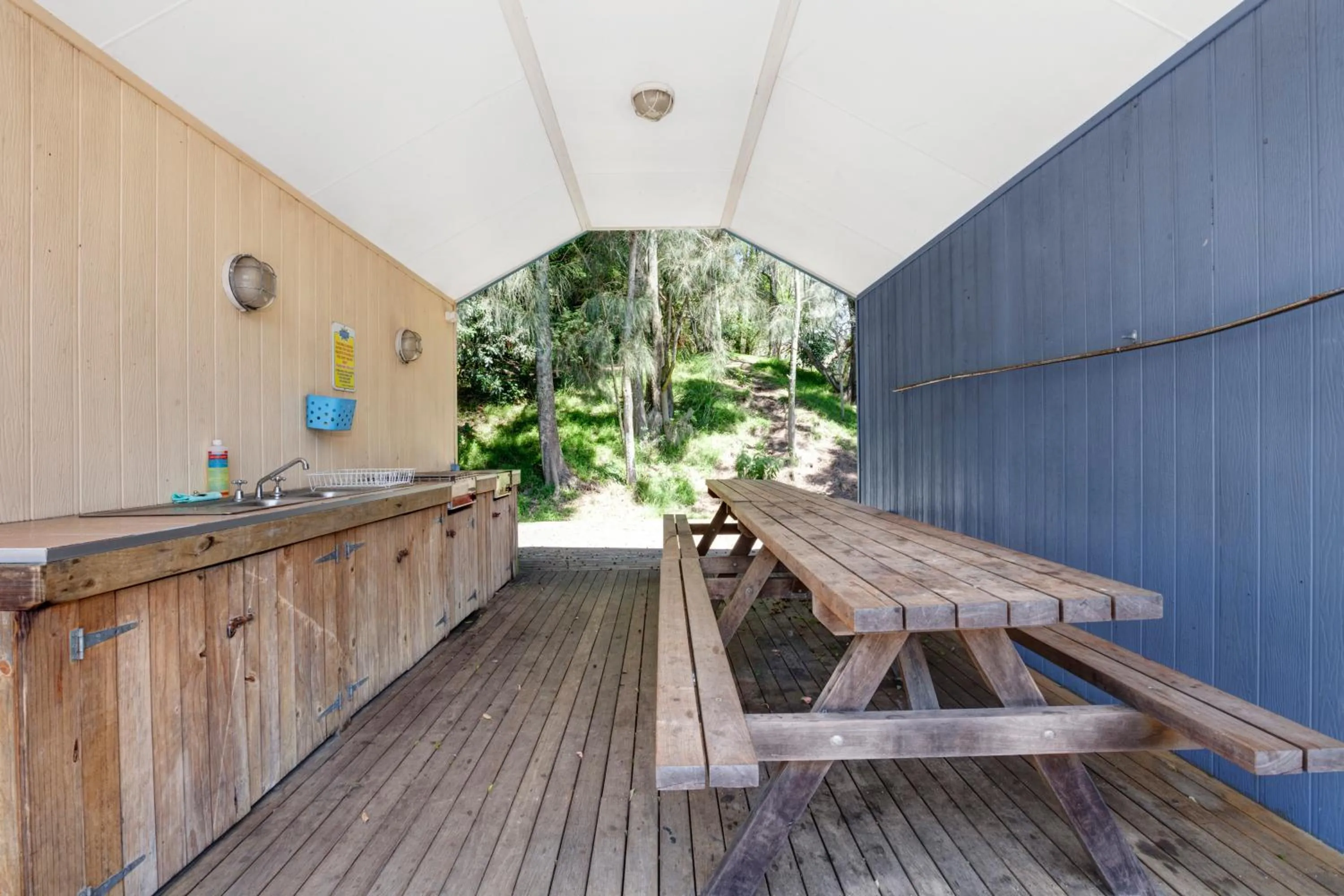 BBQ facilities in Seven Mile Beach Holiday Park