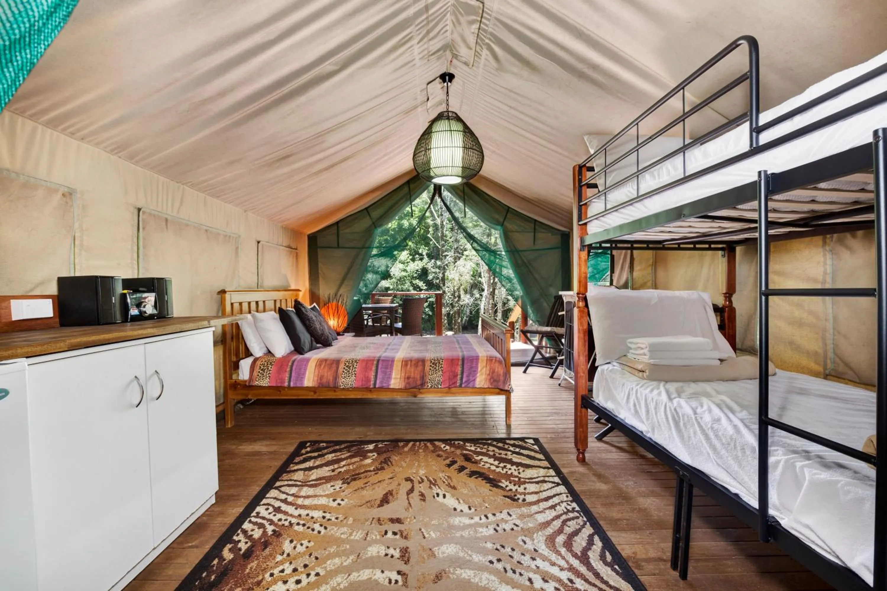 Bedroom, Bed in Seven Mile Beach Holiday Park