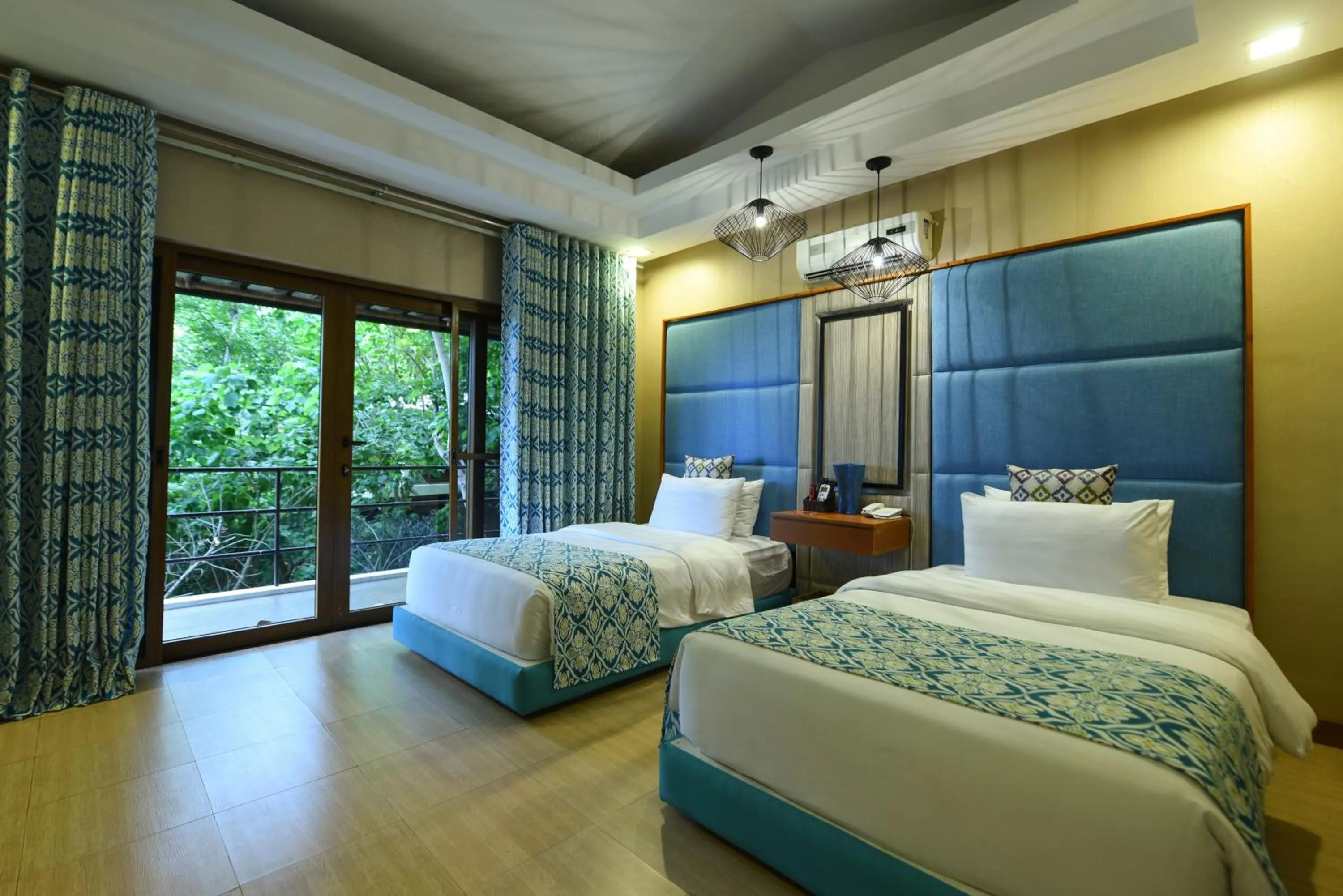 Property building, Bed in Tugawe Cove Resort