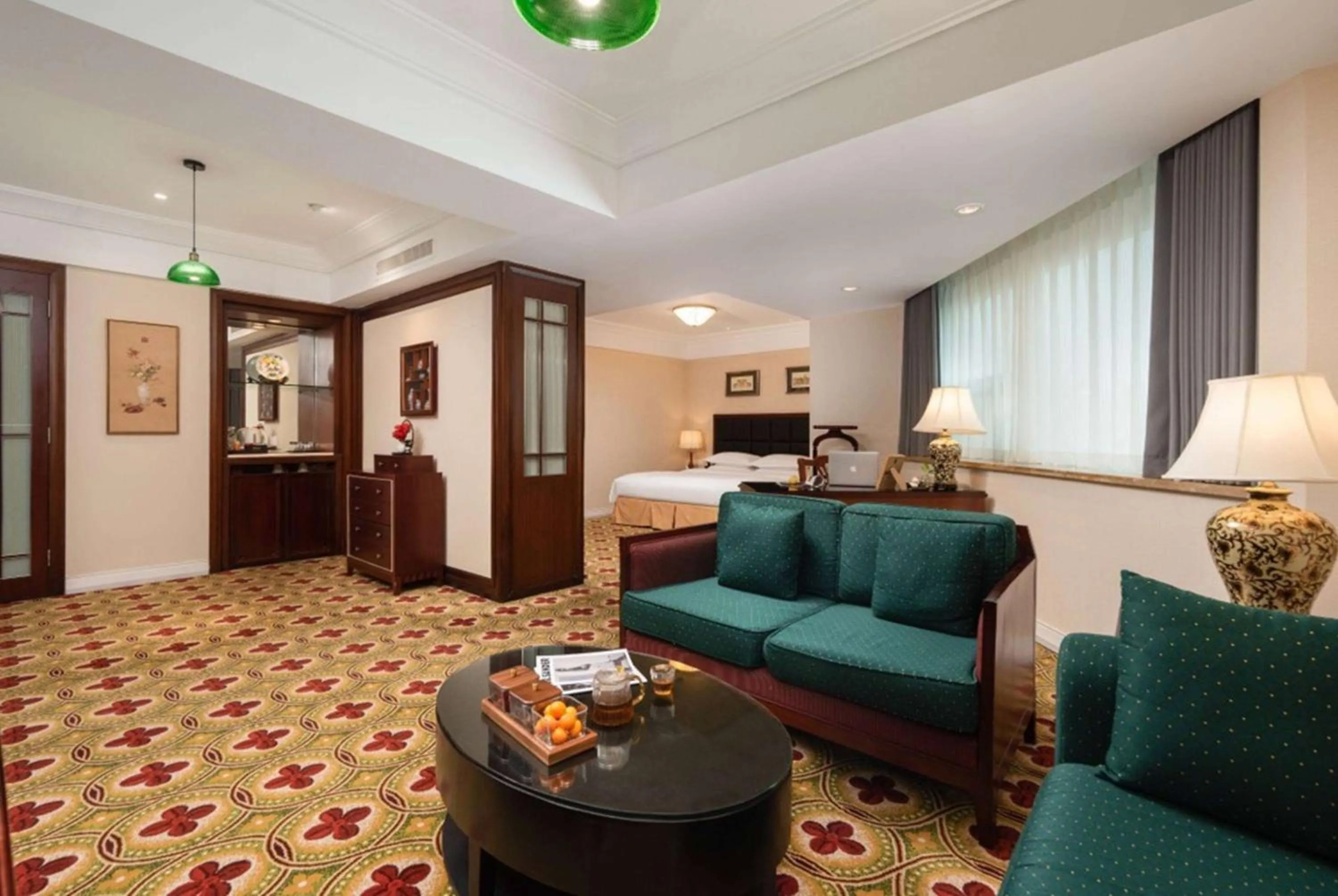 Photo of the whole room in Ramada Plaza Optics Valley Hotel Wuhan (Best of Ramada Worldwide)