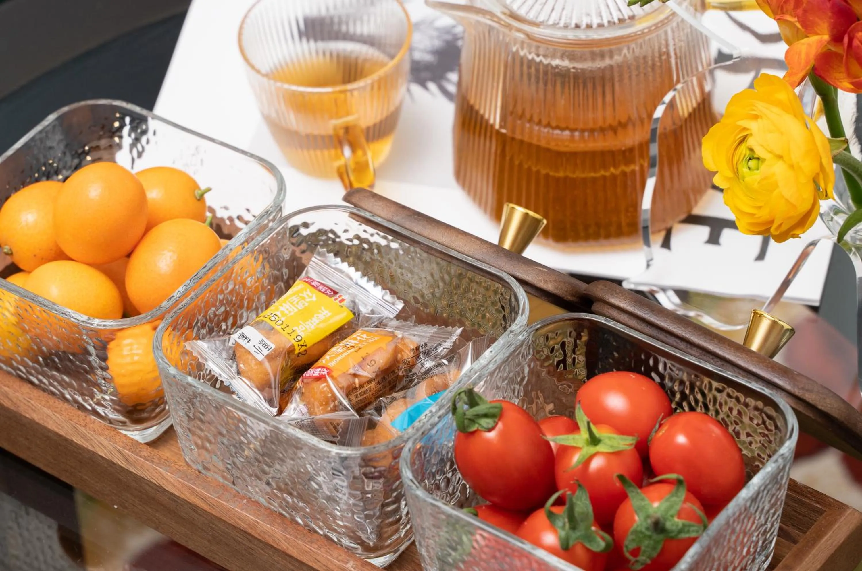 room service in Ramada Plaza Optics Valley Hotel Wuhan (Best of Ramada Worldwide)