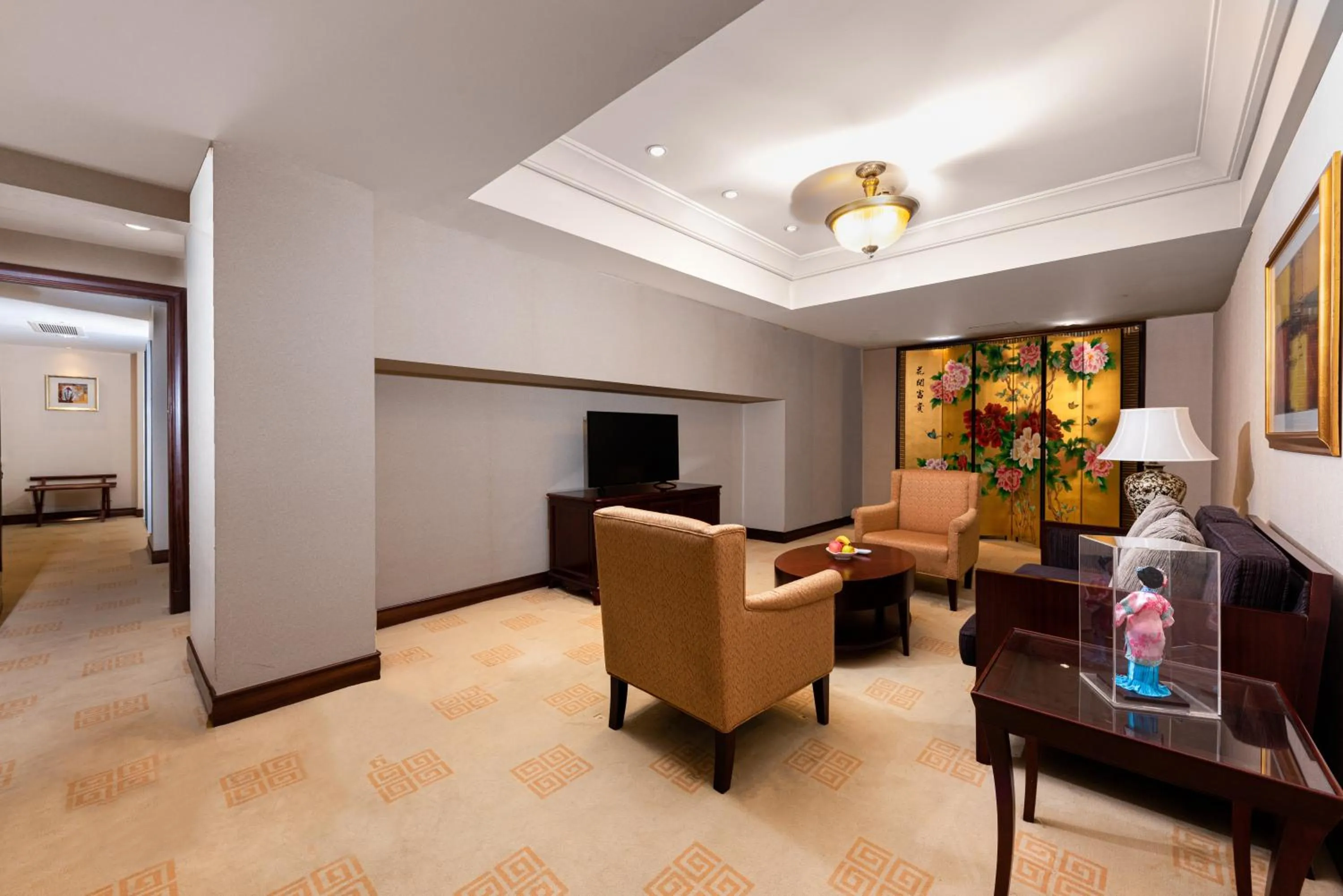 Living room in Ramada Plaza Optics Valley Hotel Wuhan (Best of Ramada Worldwide)