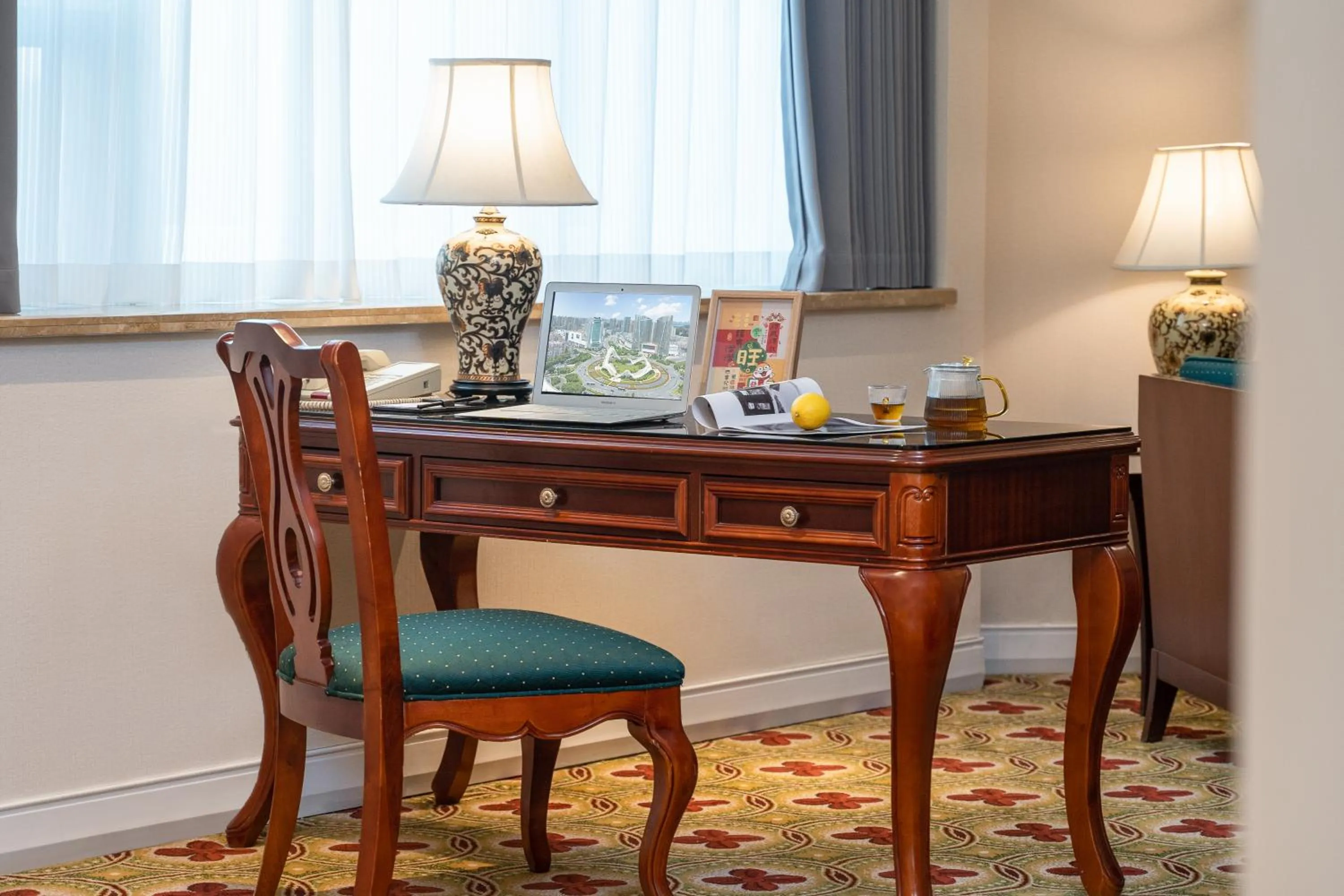 Seating area in Ramada Plaza Optics Valley Hotel Wuhan (Best of Ramada Worldwide)