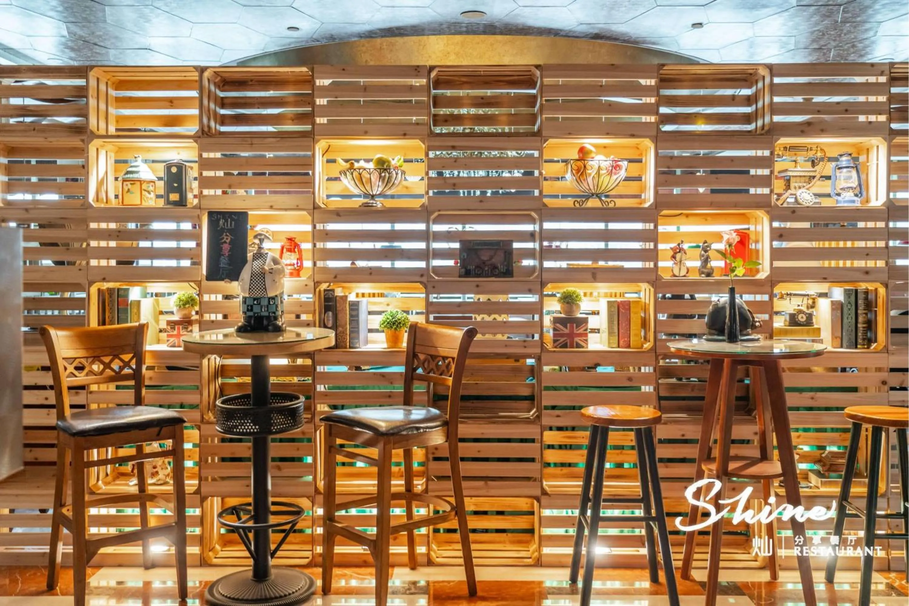 Restaurant/places to eat in Ramada Plaza Optics Valley Hotel Wuhan (Best of Ramada Worldwide)