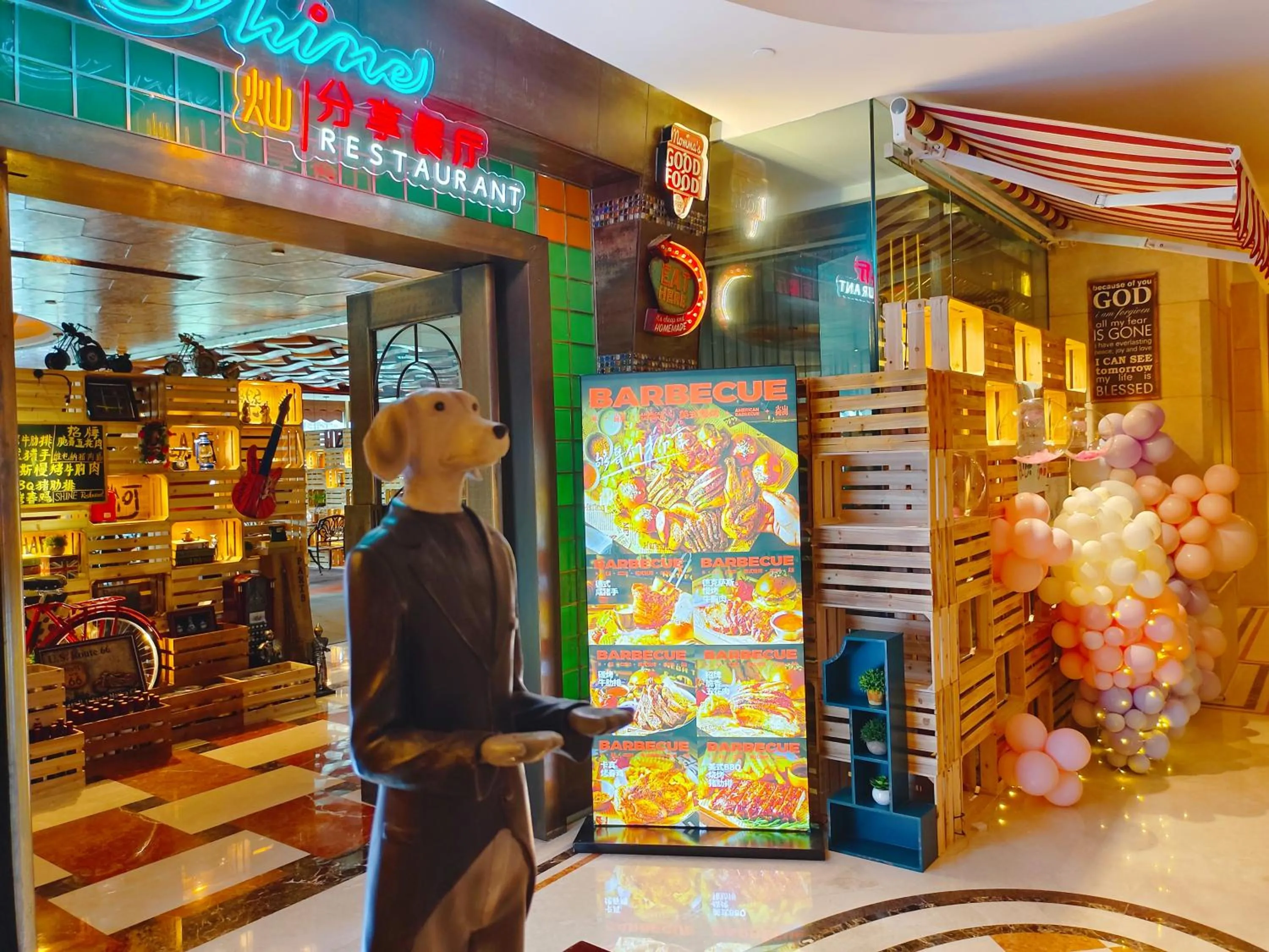 Restaurant/places to eat in Ramada Plaza Optics Valley Hotel Wuhan (Best of Ramada Worldwide)