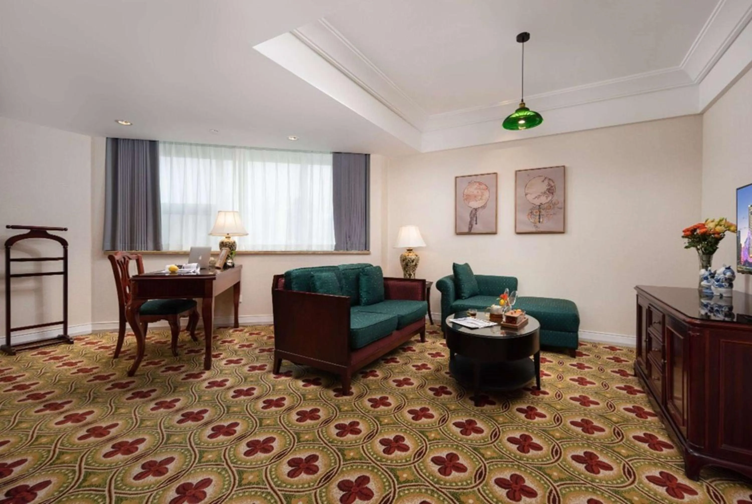 Photo of the whole room in Ramada Plaza Optics Valley Hotel Wuhan (Best of Ramada Worldwide)