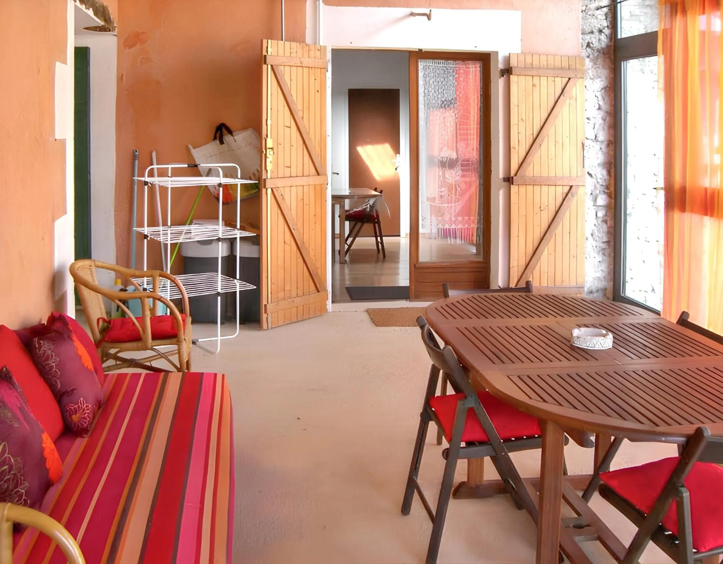 Maison charmante avec terrasse et jardin à Noves