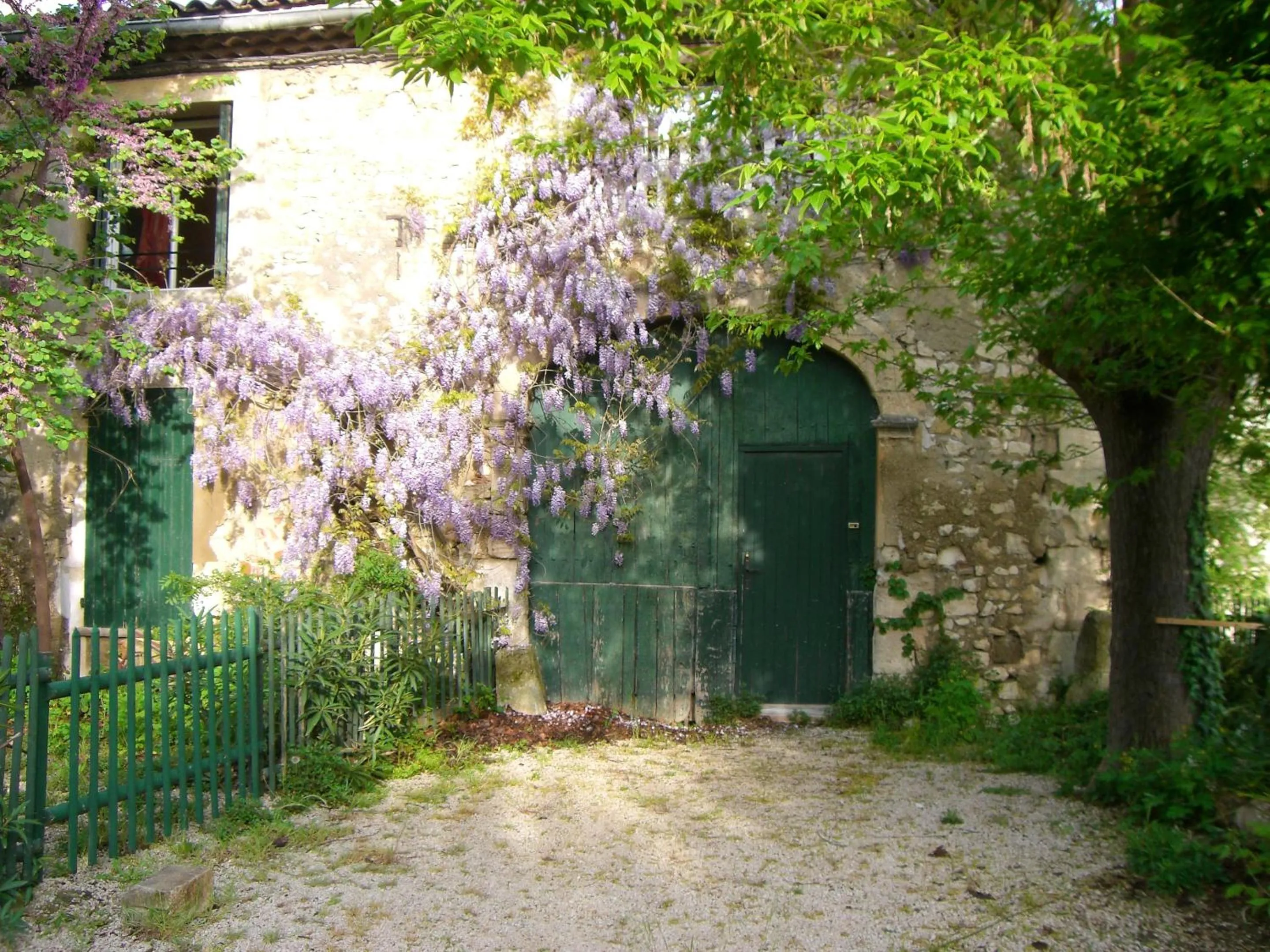 Maison charmante avec terrasse et jardin à Noves
