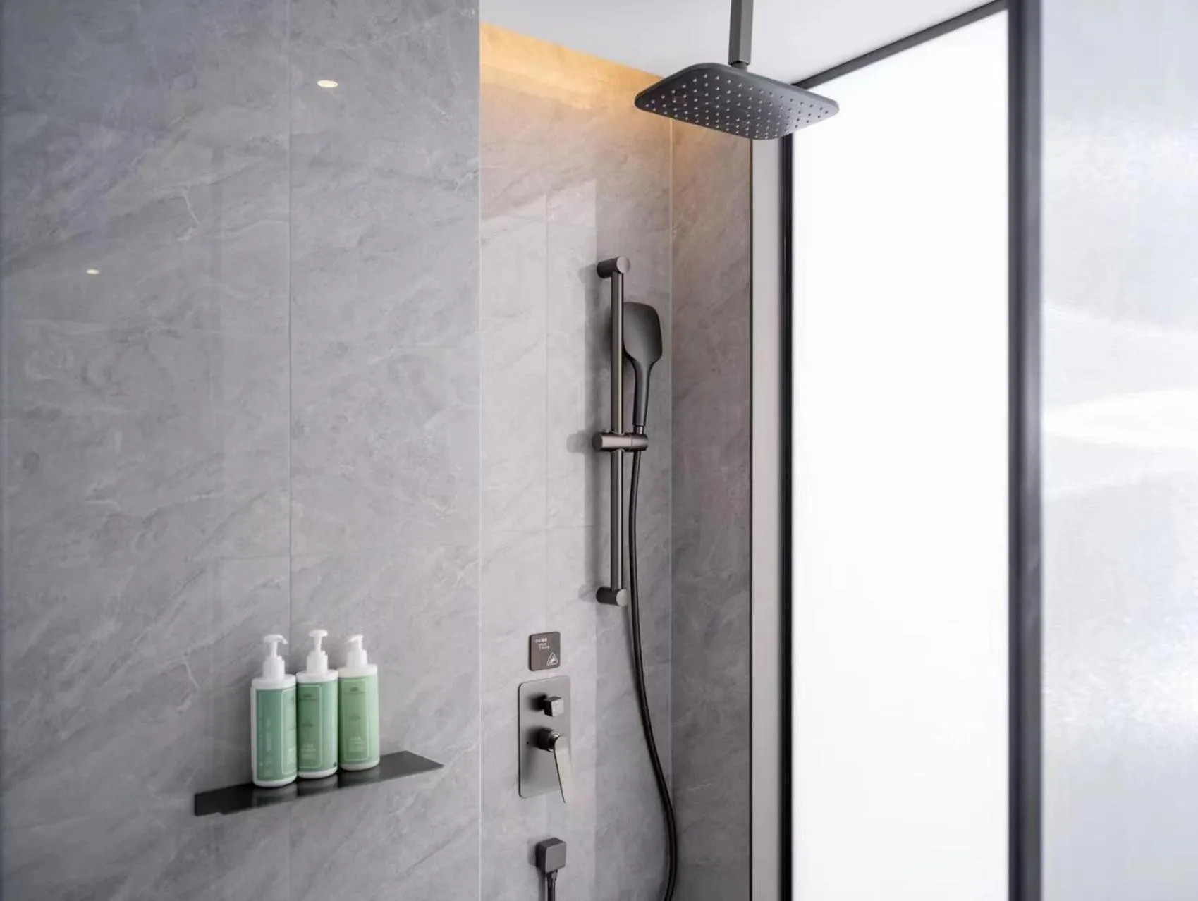 Shower in Manju Hotel Shaoxing Keqiao Wanda