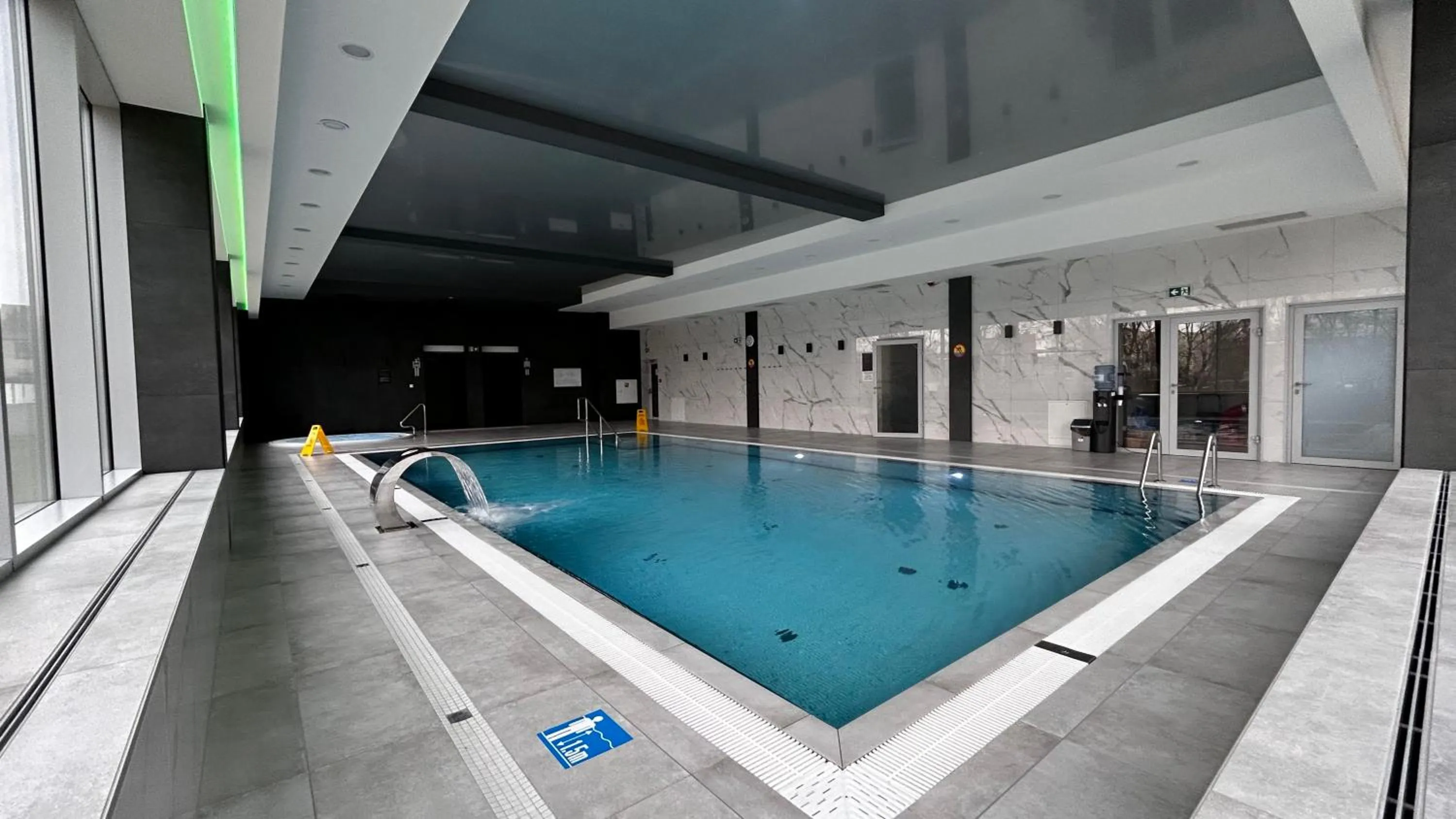 Swimming pool in Hotel Nad Czernicą