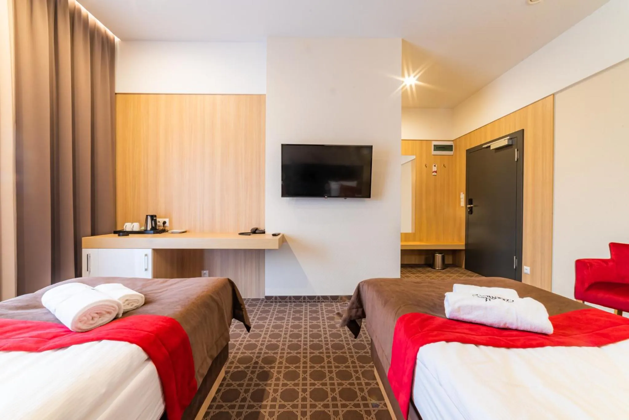 Communal lounge/ TV room, Bed in Hotel Nad Czernicą