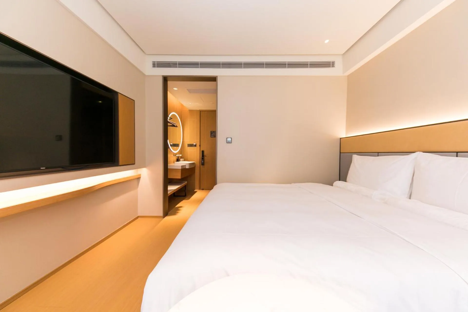 Bed in JI Hotel Shanghai Xujiahui