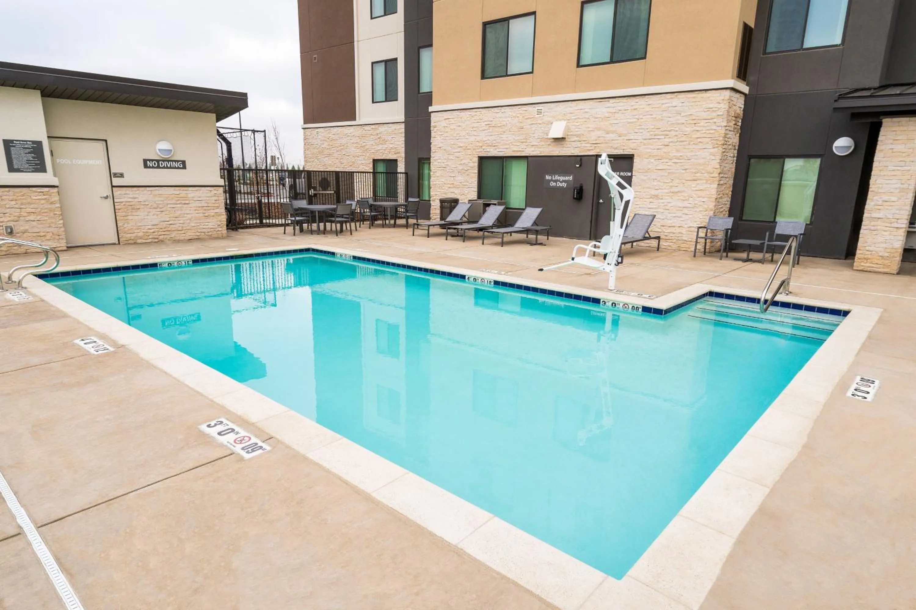 Swimming pool in Residence Inn by Marriott Rocklin Roseville