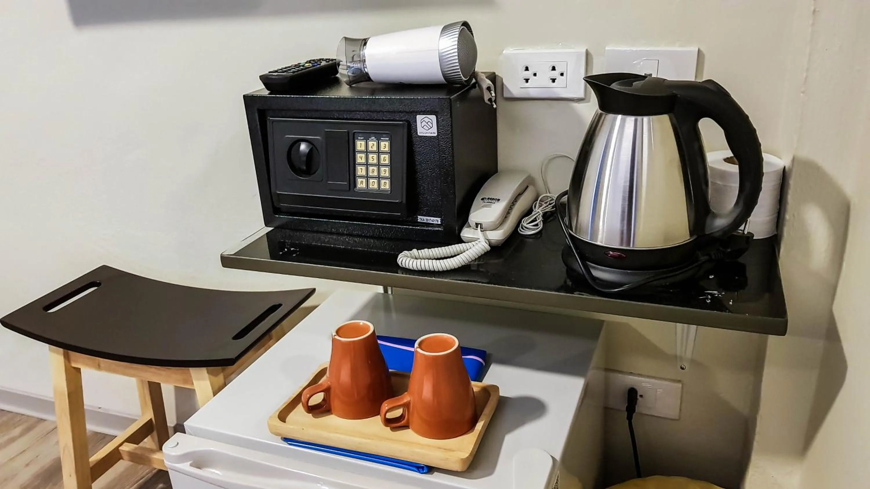 Coffee/tea facilities in Kim Korner Hotel