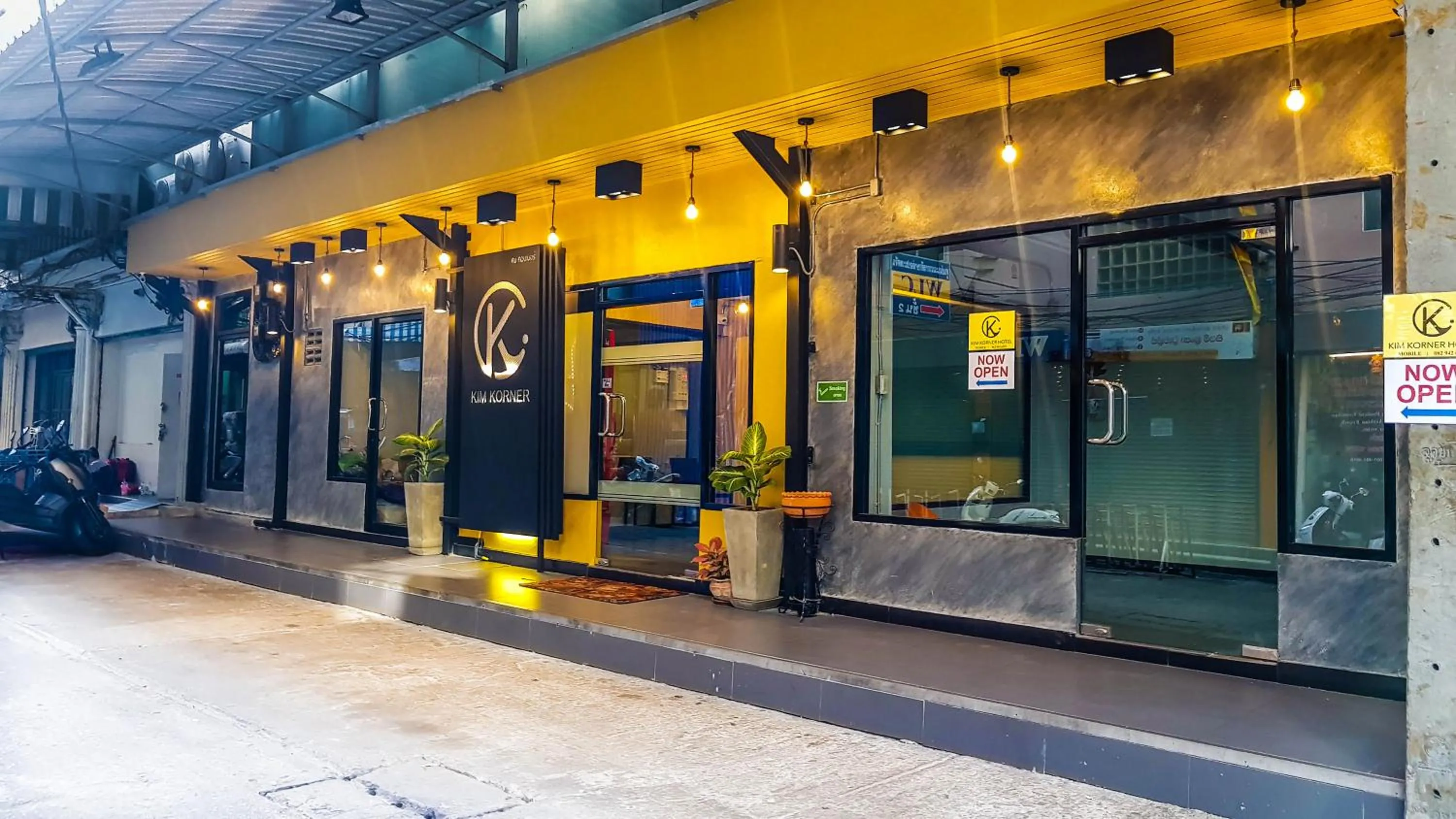 Facade/entrance in Kim Korner Hotel