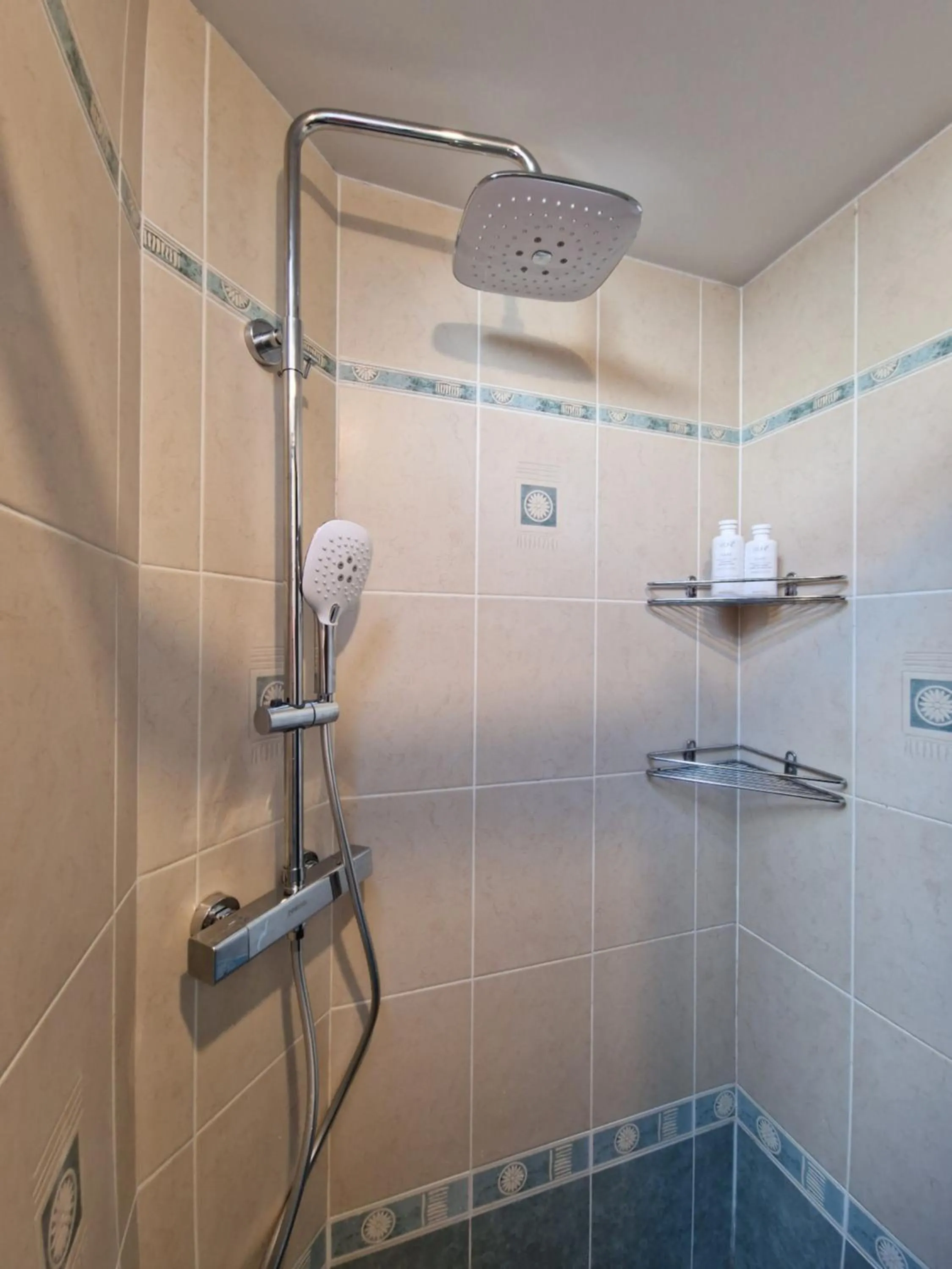 Shower in Vila Gilė