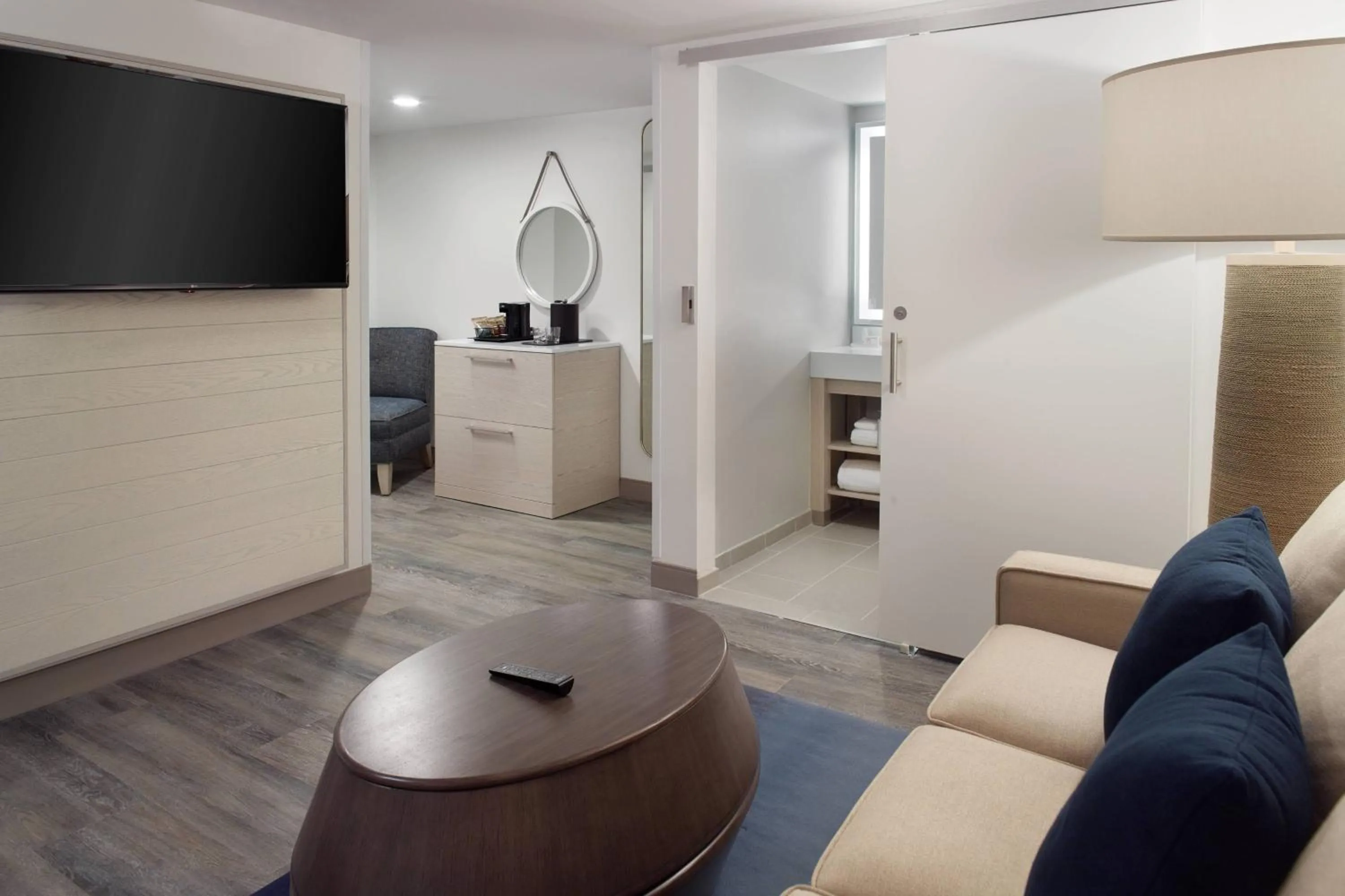 Living room in Courtyard Miami Coconut Grove