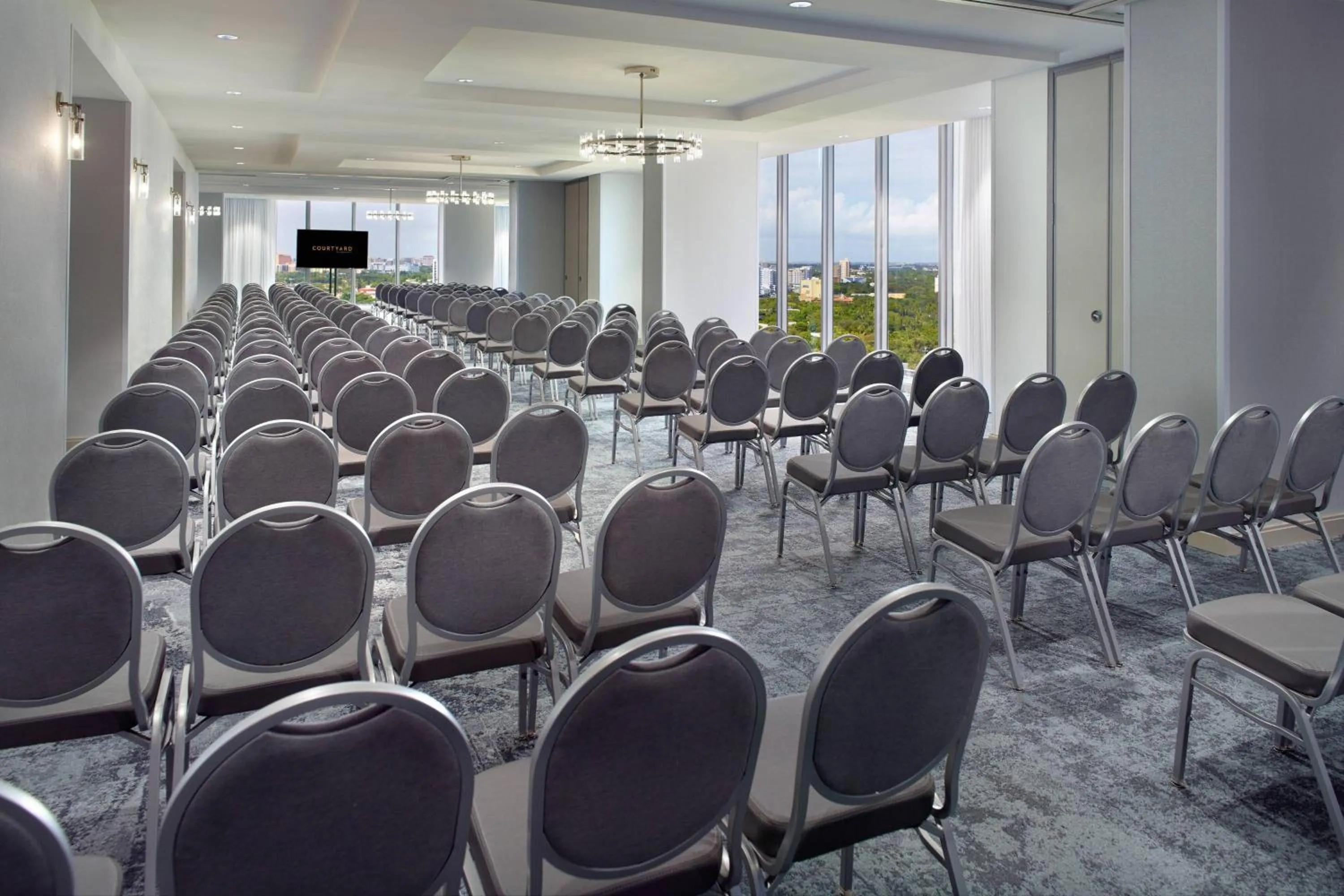 Entertainment in Courtyard Miami Coconut Grove