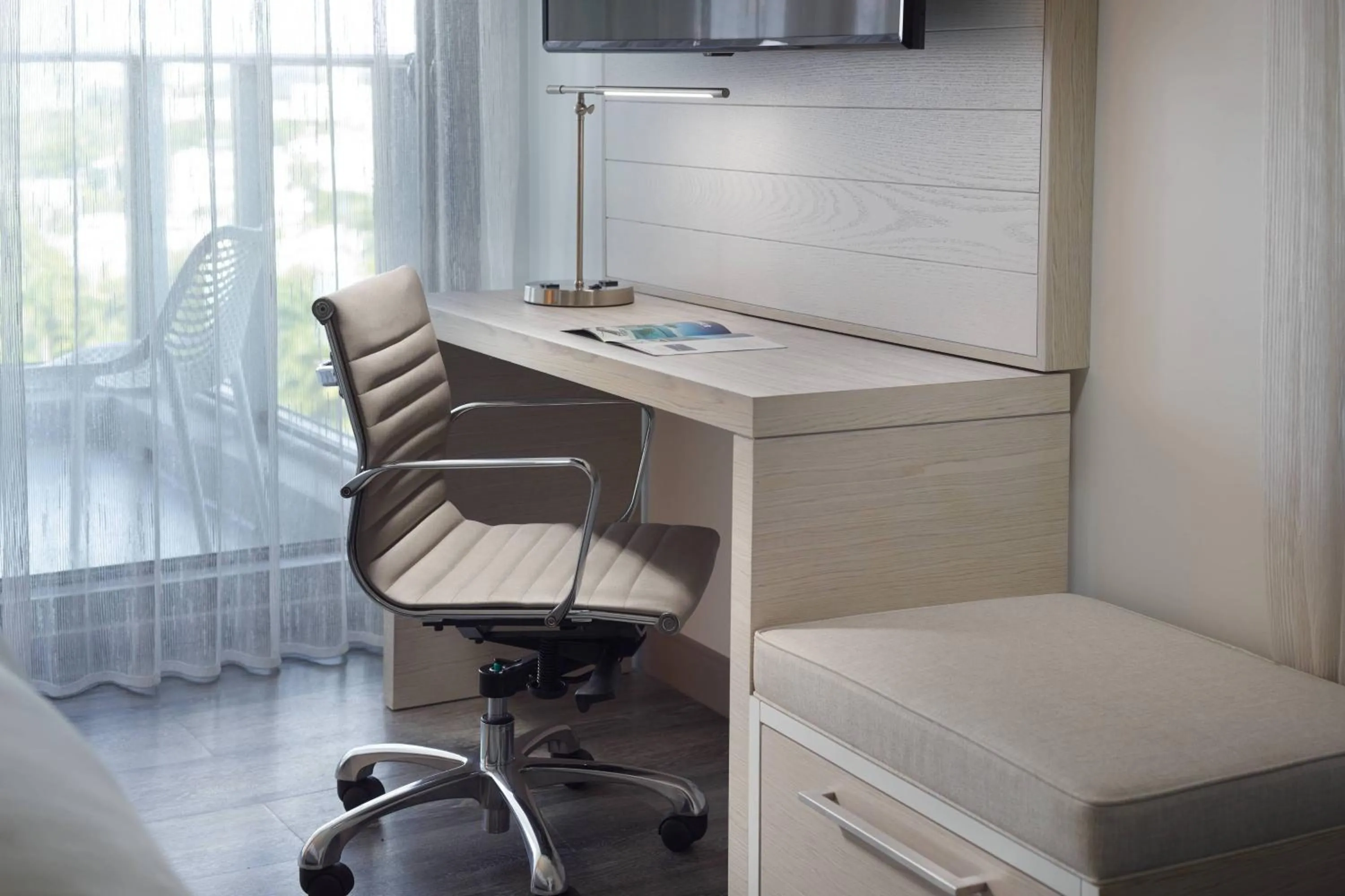 Photo of the whole room in Courtyard Miami Coconut Grove