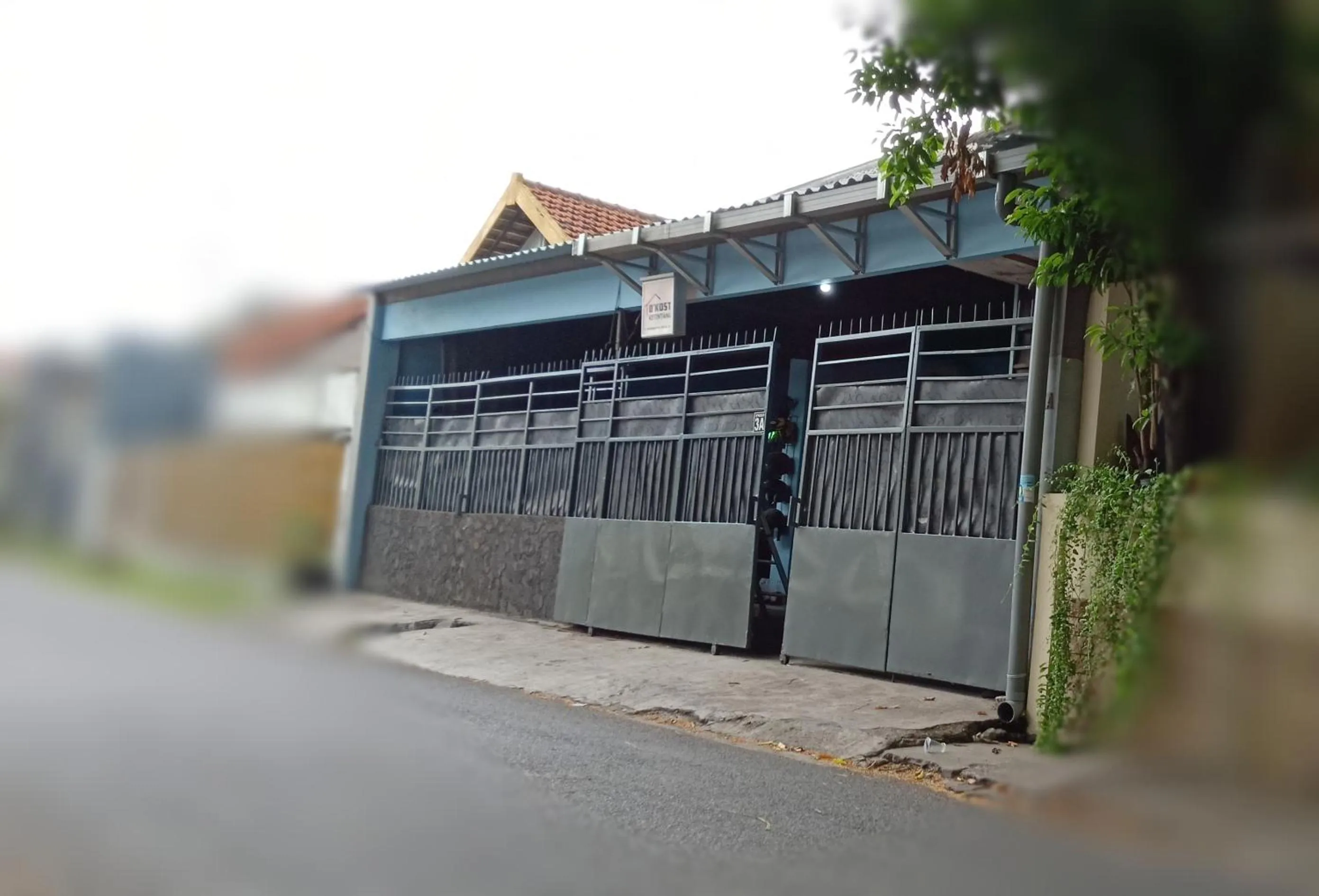 Property building in D'Kost Ketintang