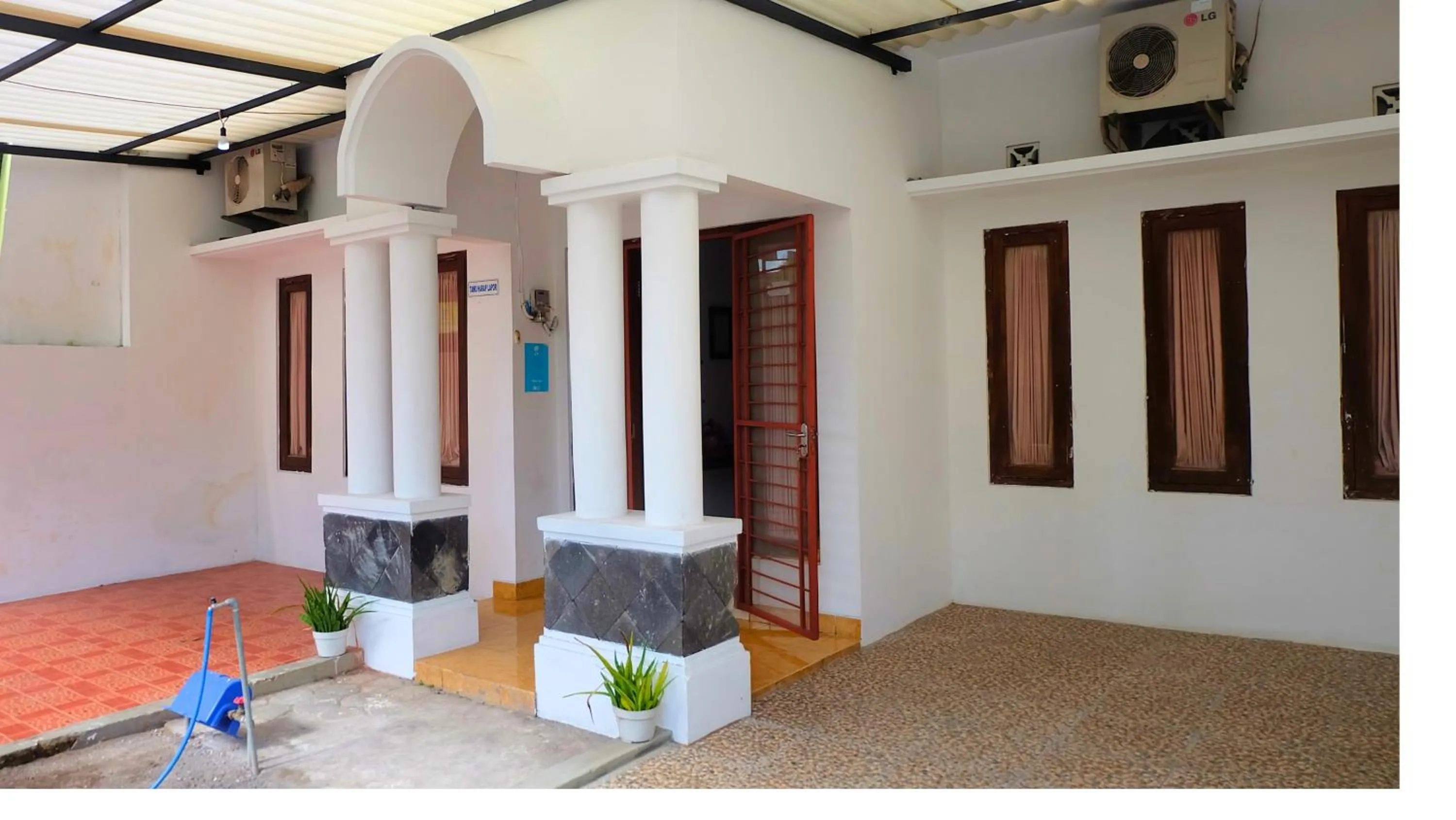 Lobby or reception in Homestay Jogja Dekat Taman Pelangi by Simply Homy