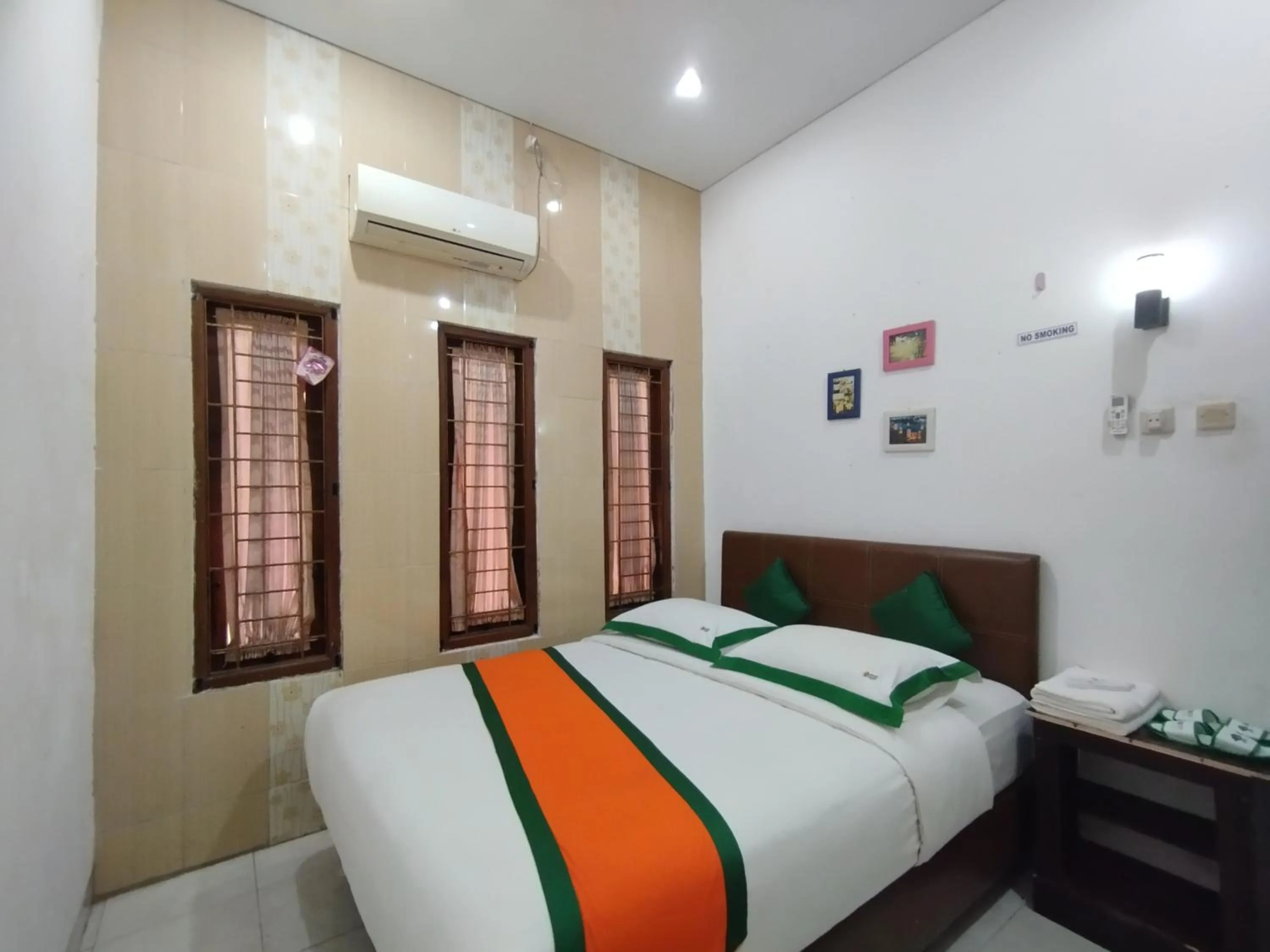 Bed in Homestay Jogja Dekat Taman Pelangi by Simply Homy