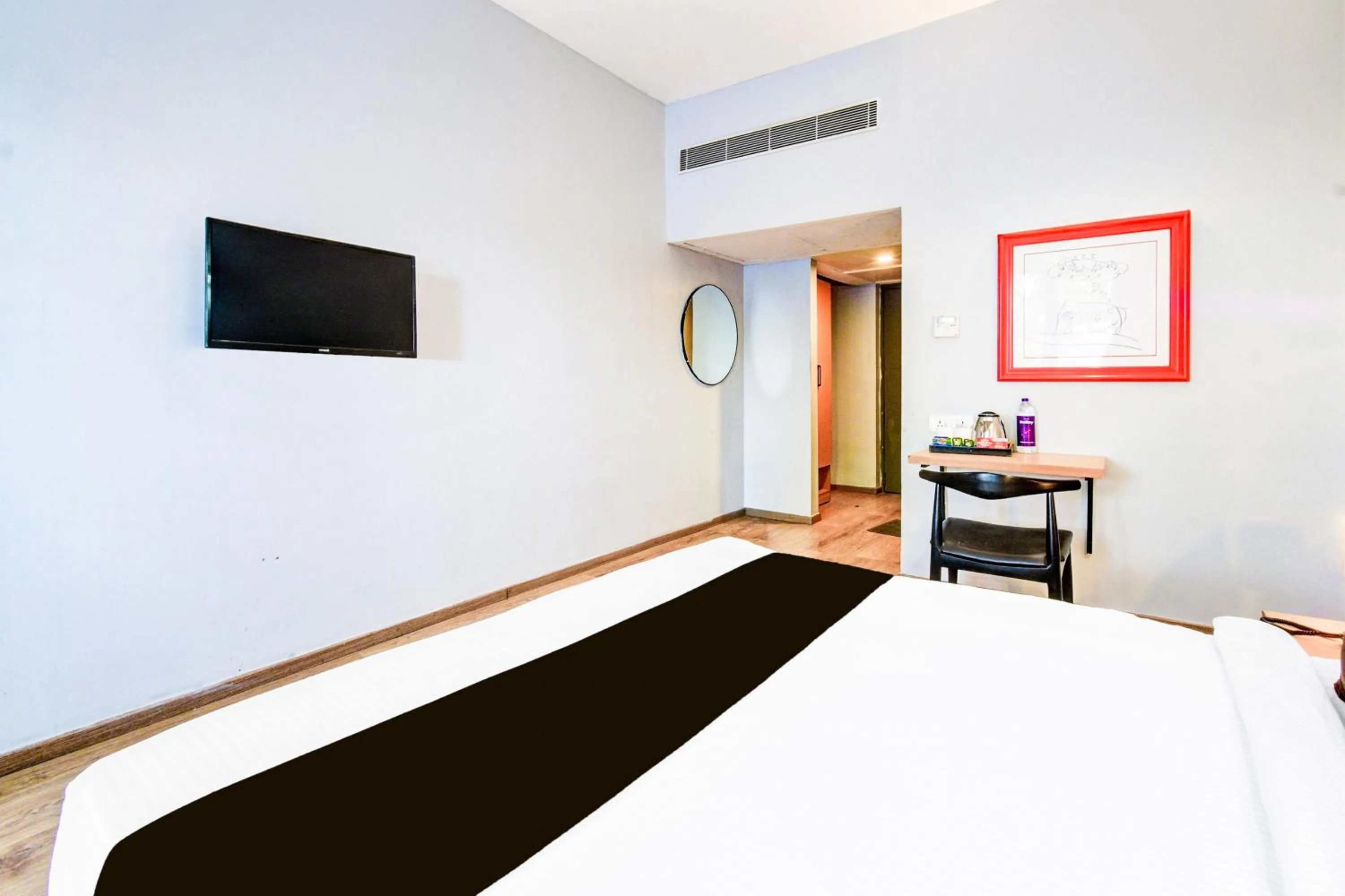 Bedroom, Bed in Super Townhouse Lakdikapul