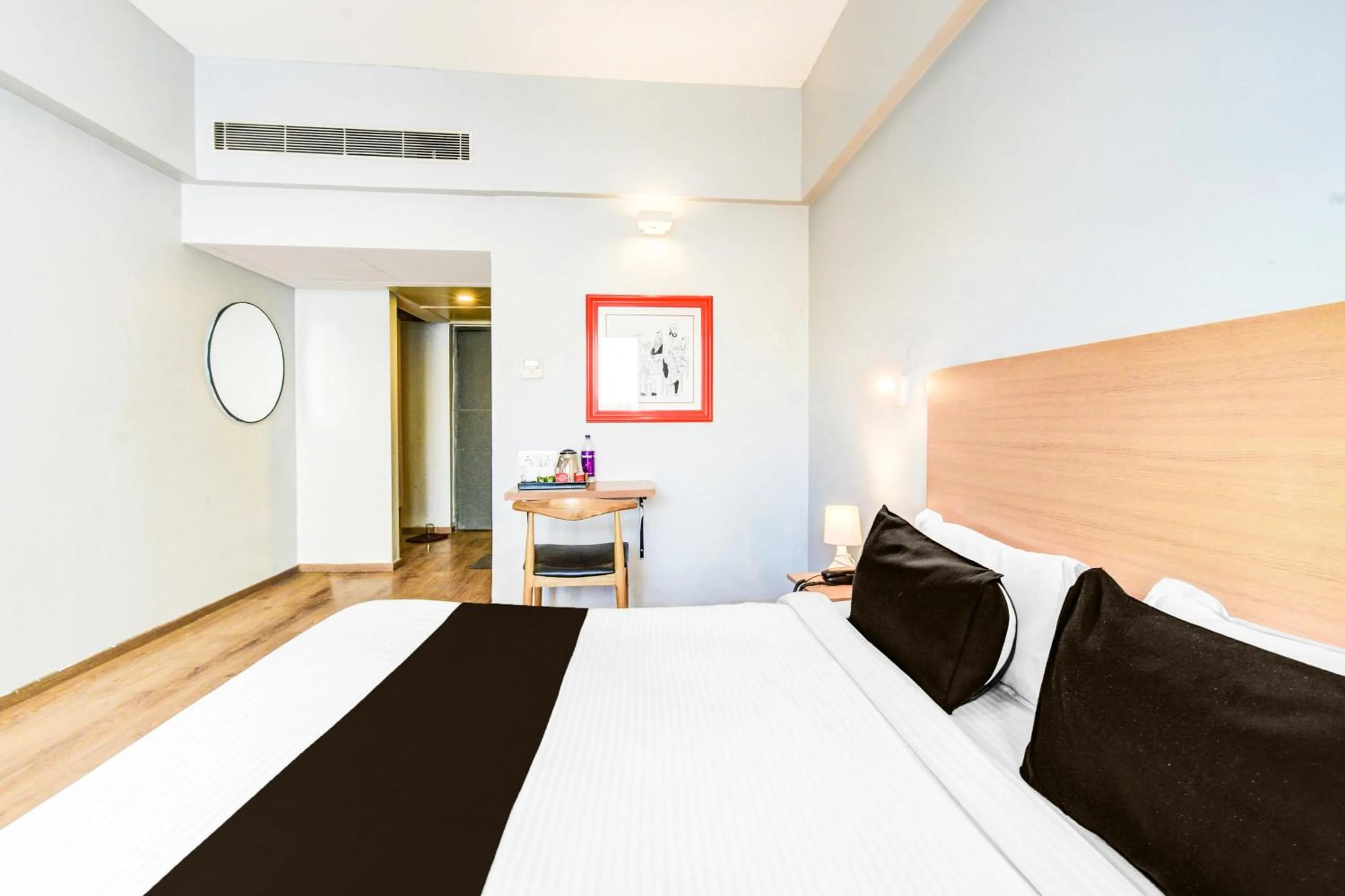 Bedroom, Bed in Super Townhouse Lakdikapul