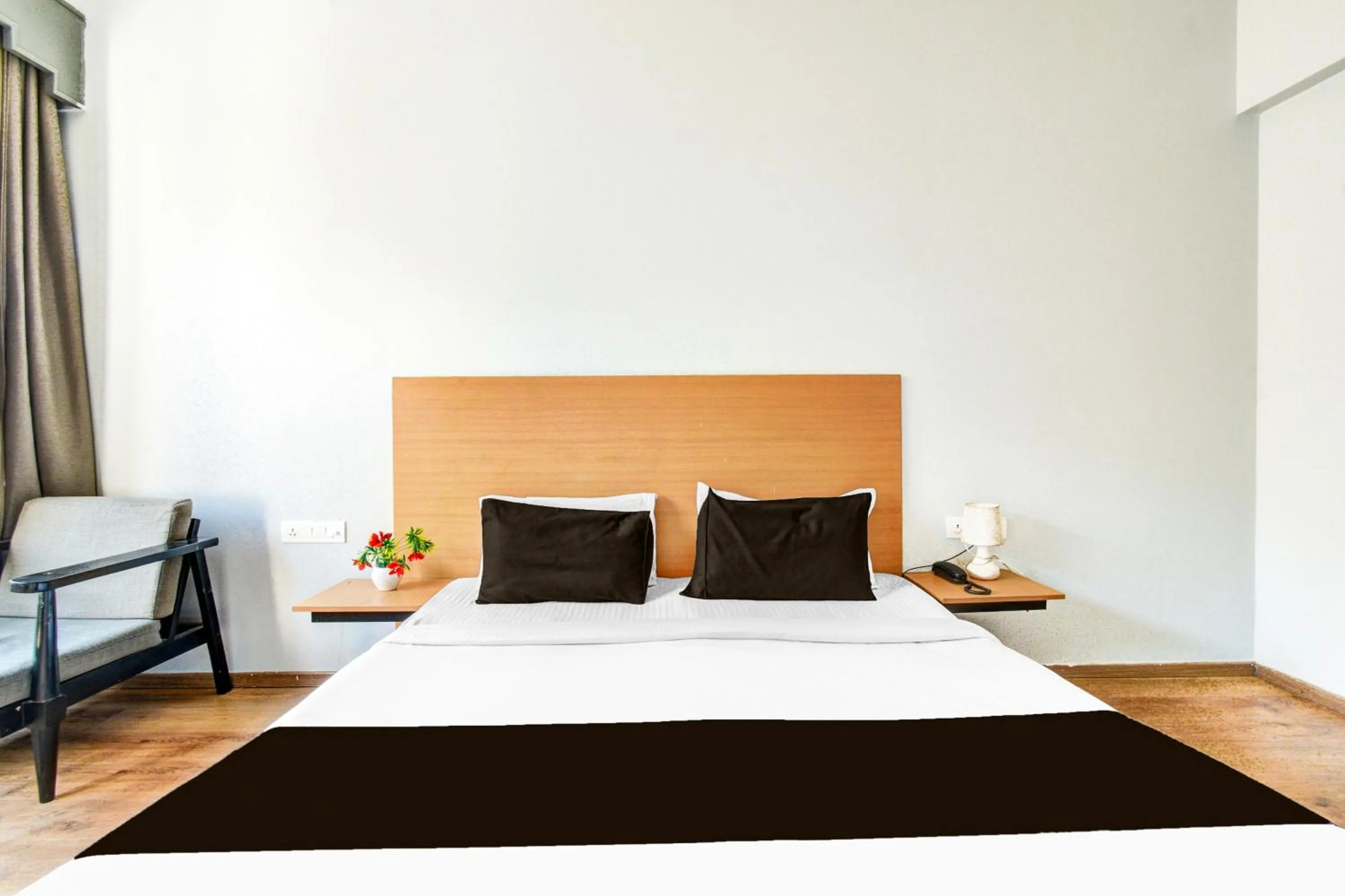 Bedroom, Bed in Super Townhouse Lakdikapul
