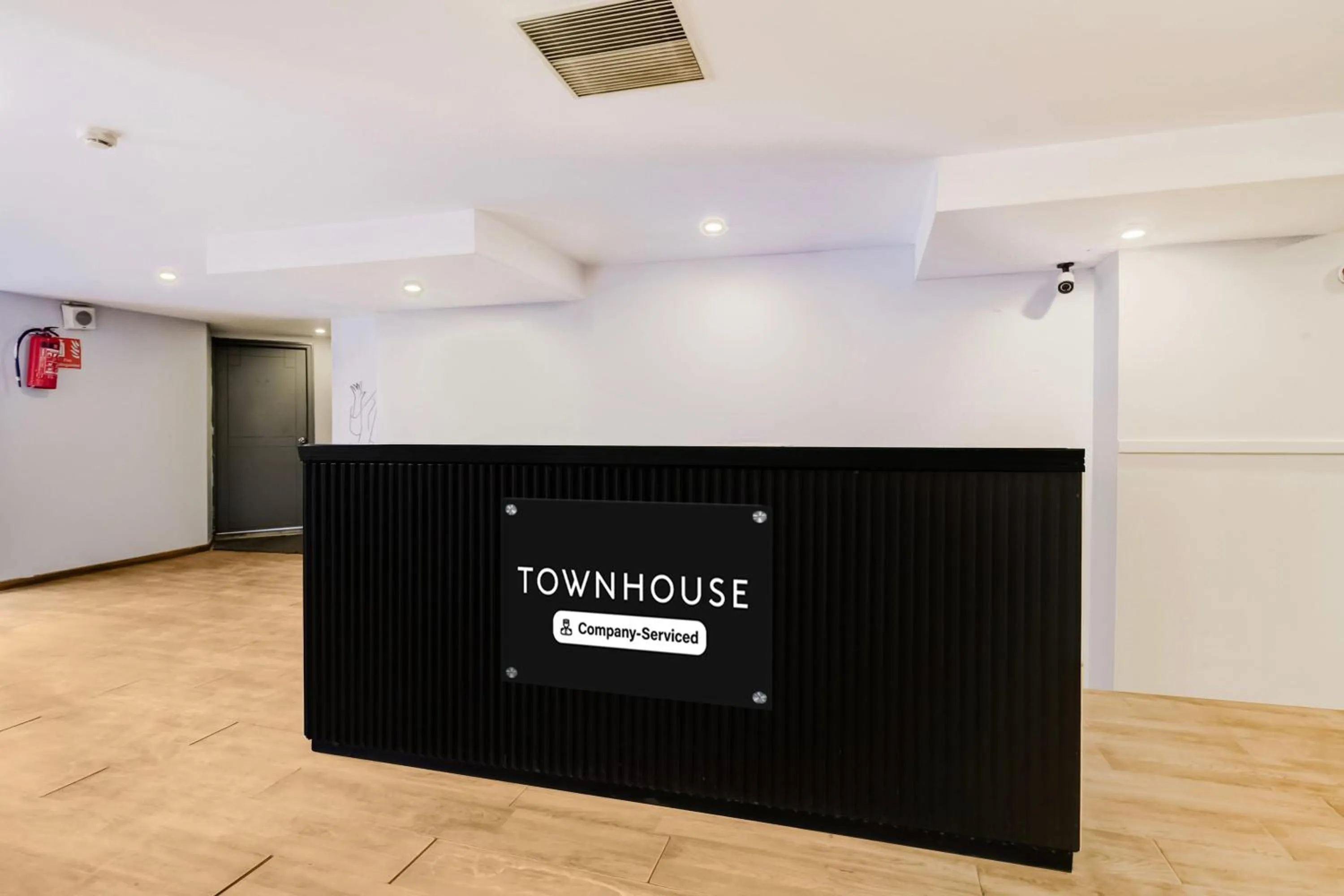 Lobby or reception in Super Townhouse Lakdikapul