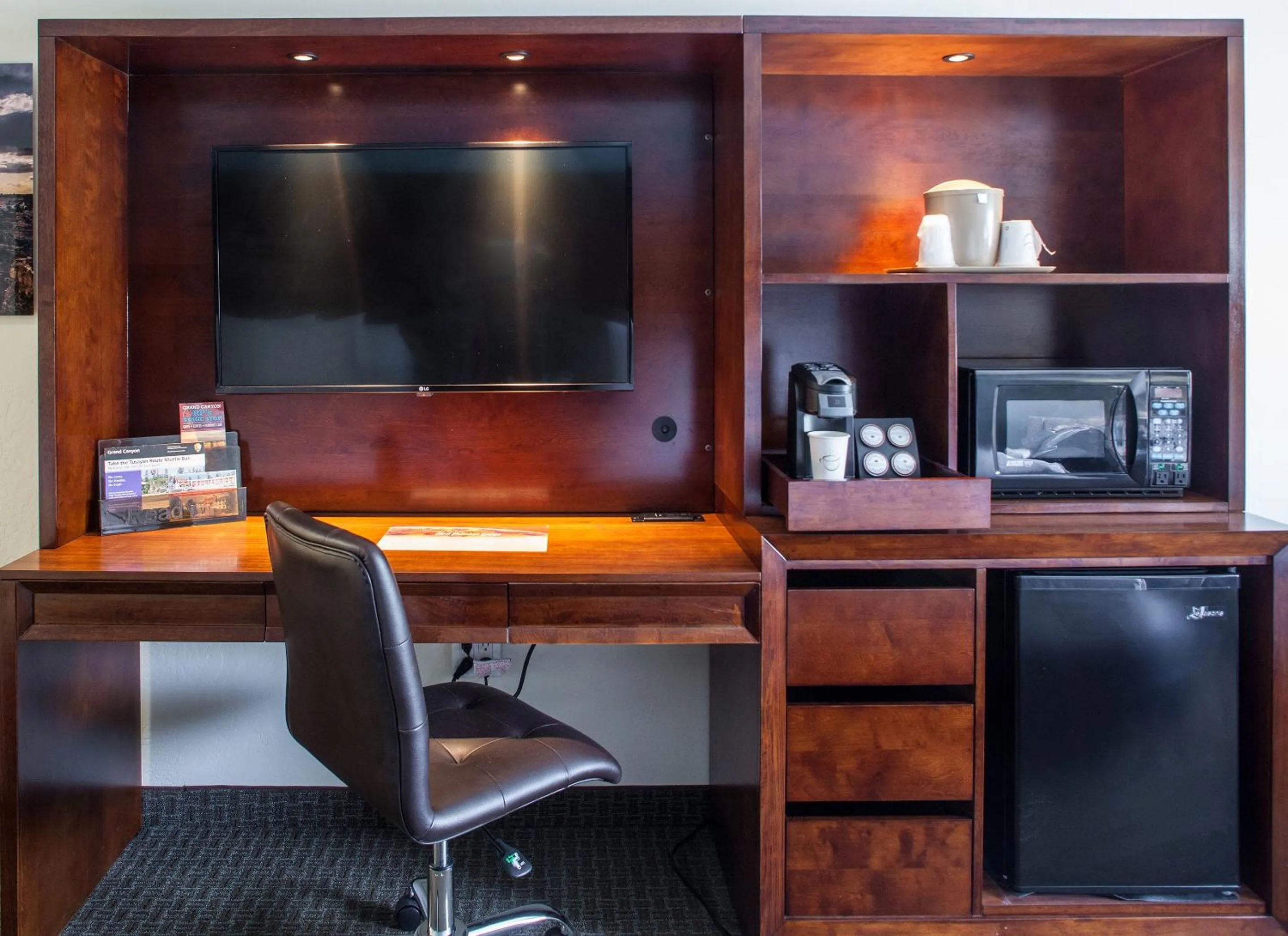 TV and multimedia in Red Feather Lodge/Hotel