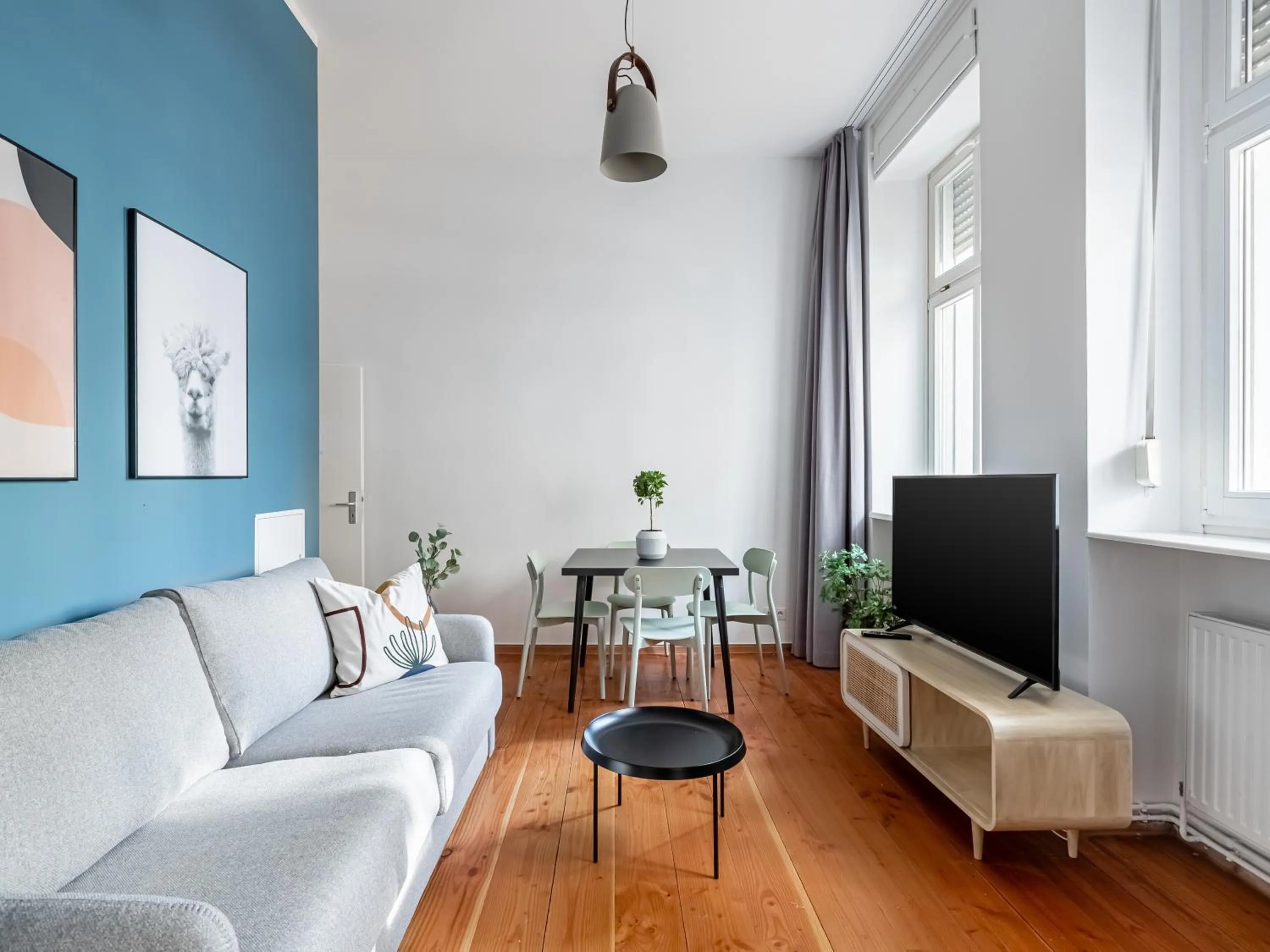 TV and multimedia in Limehome Berlin Malmöer Straße